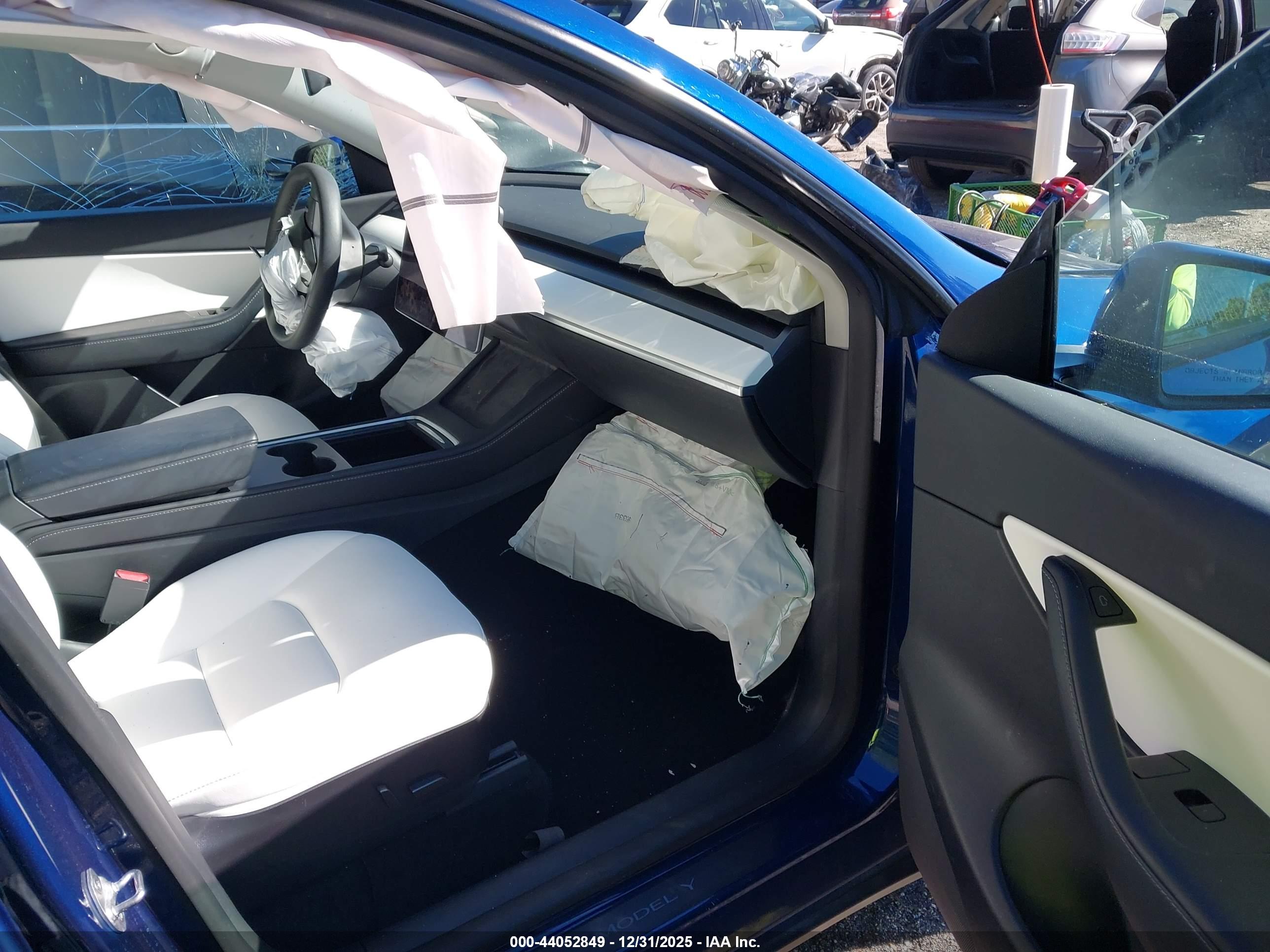 TESLA MODEL image 5