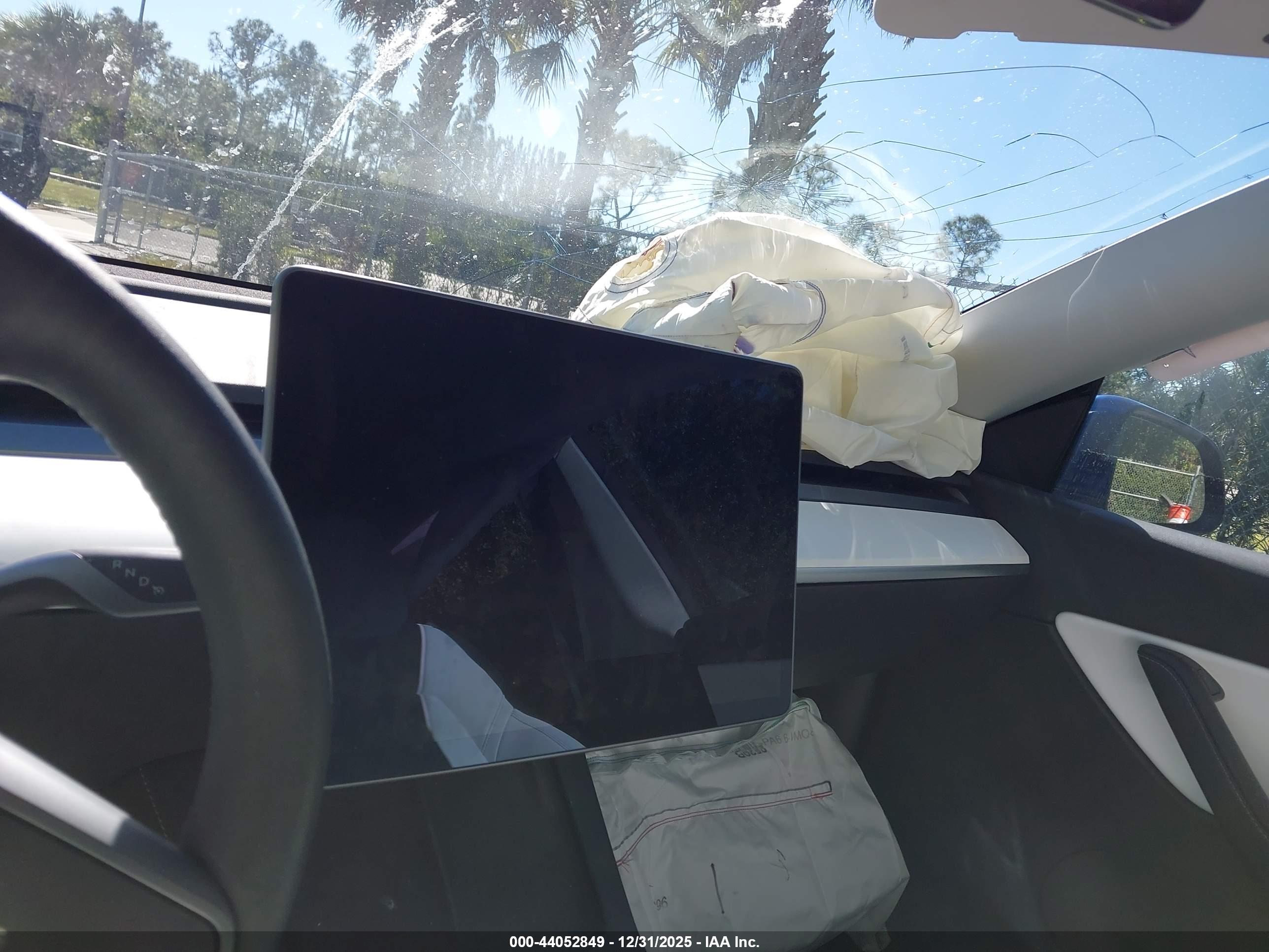 TESLA MODEL image 7