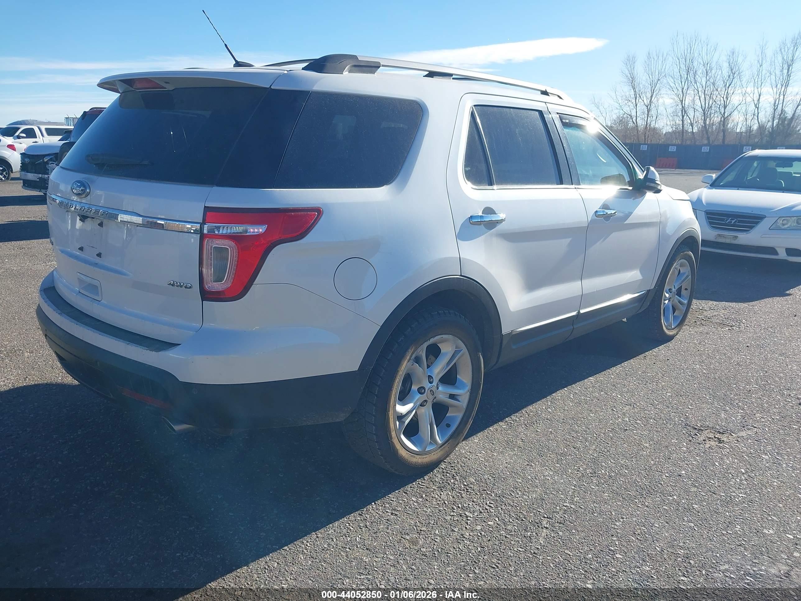 FORD EXPLORER image 4