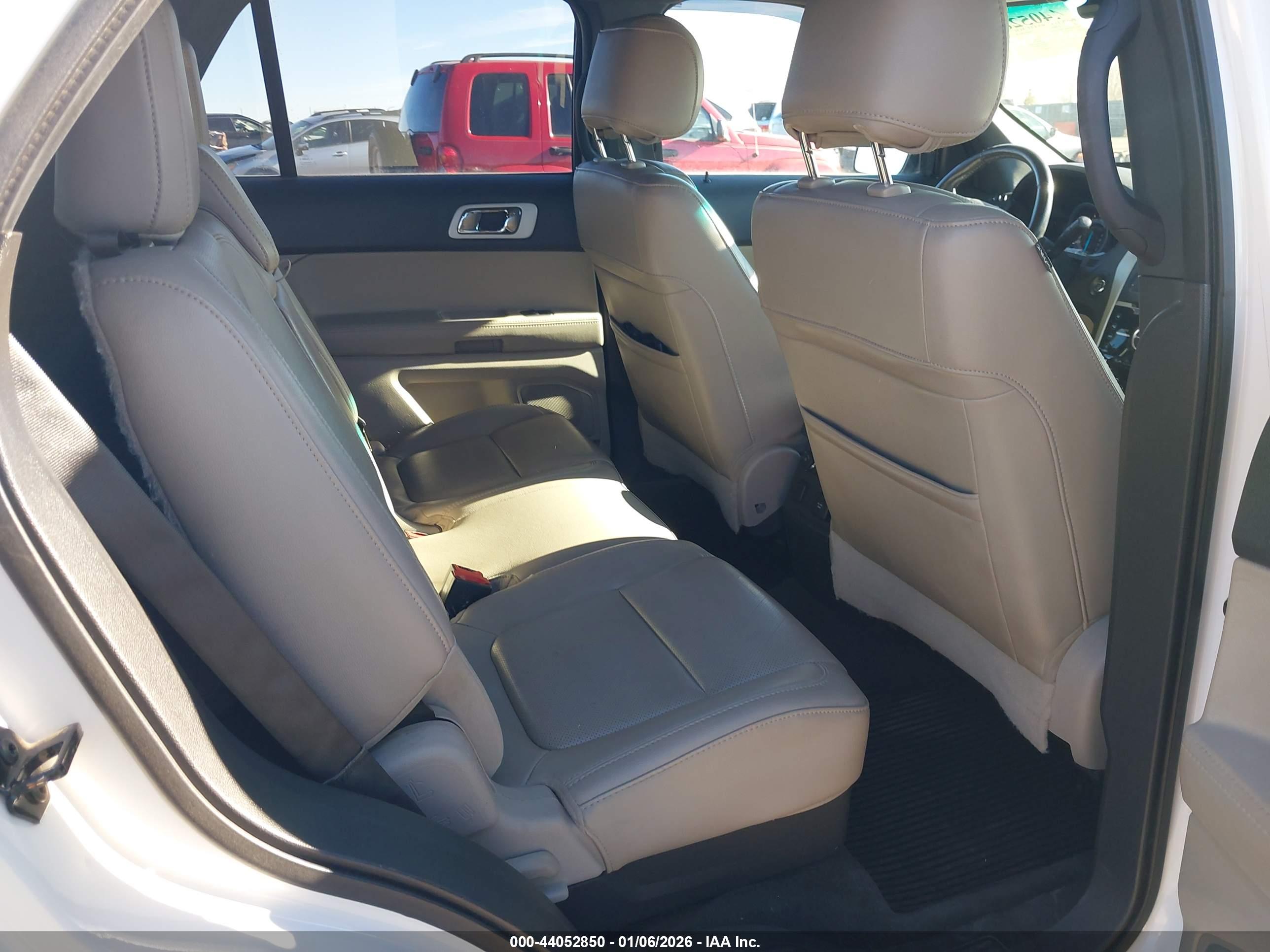 FORD EXPLORER image 8