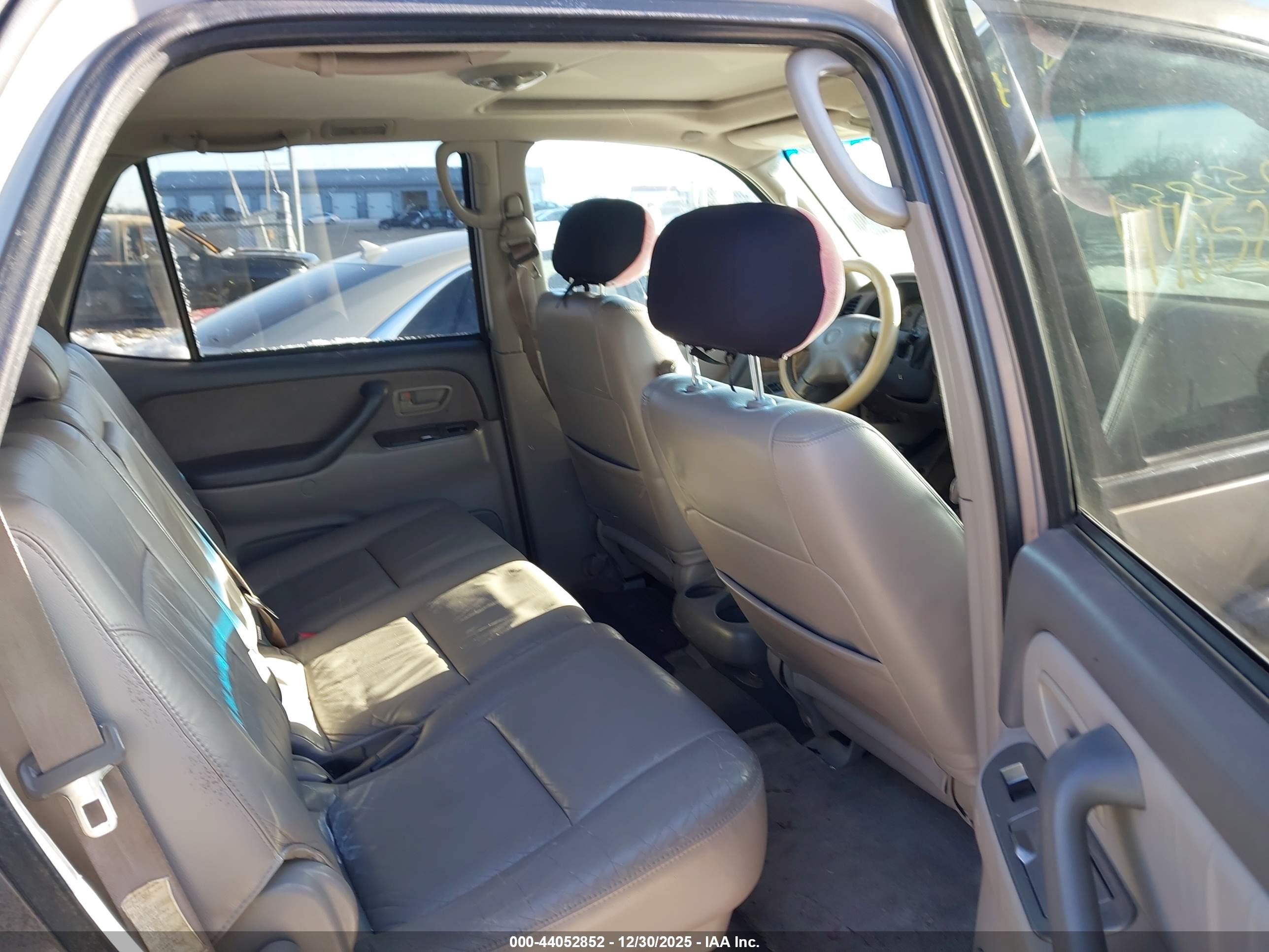 TOYOTA SEQUOIA image 8