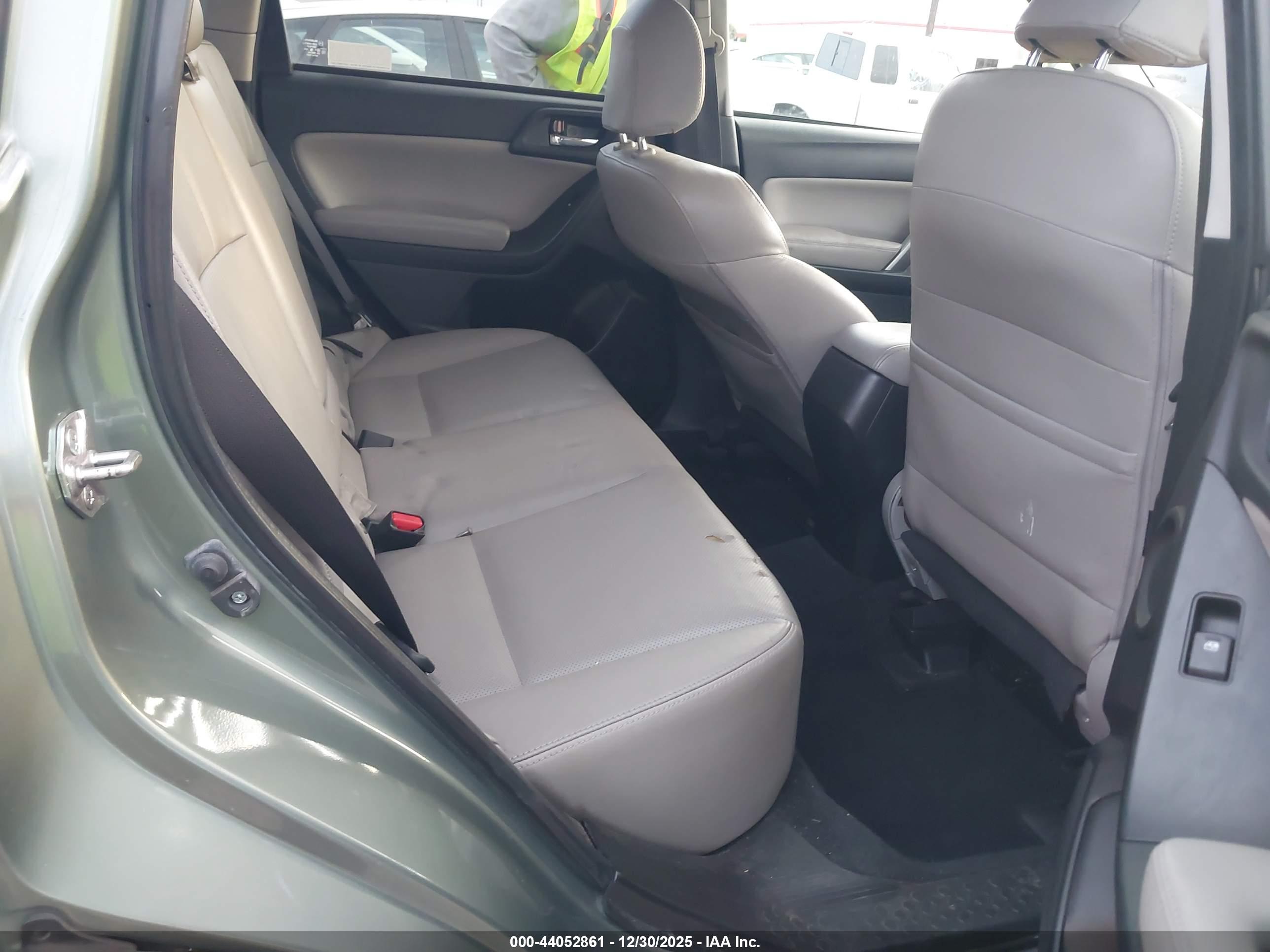SUBARU FORESTER image 8