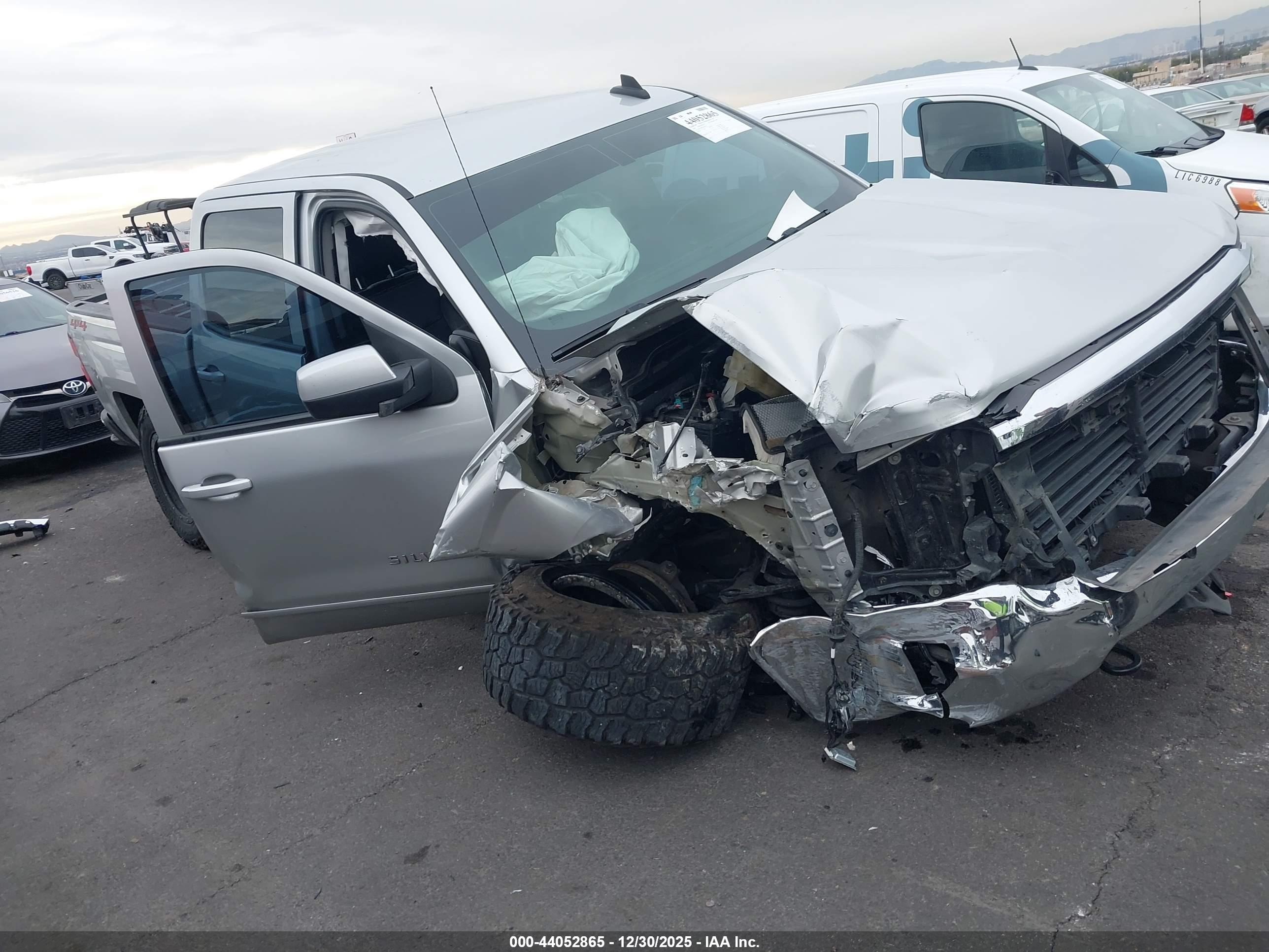 CHEVROLET SILVERADO image 6