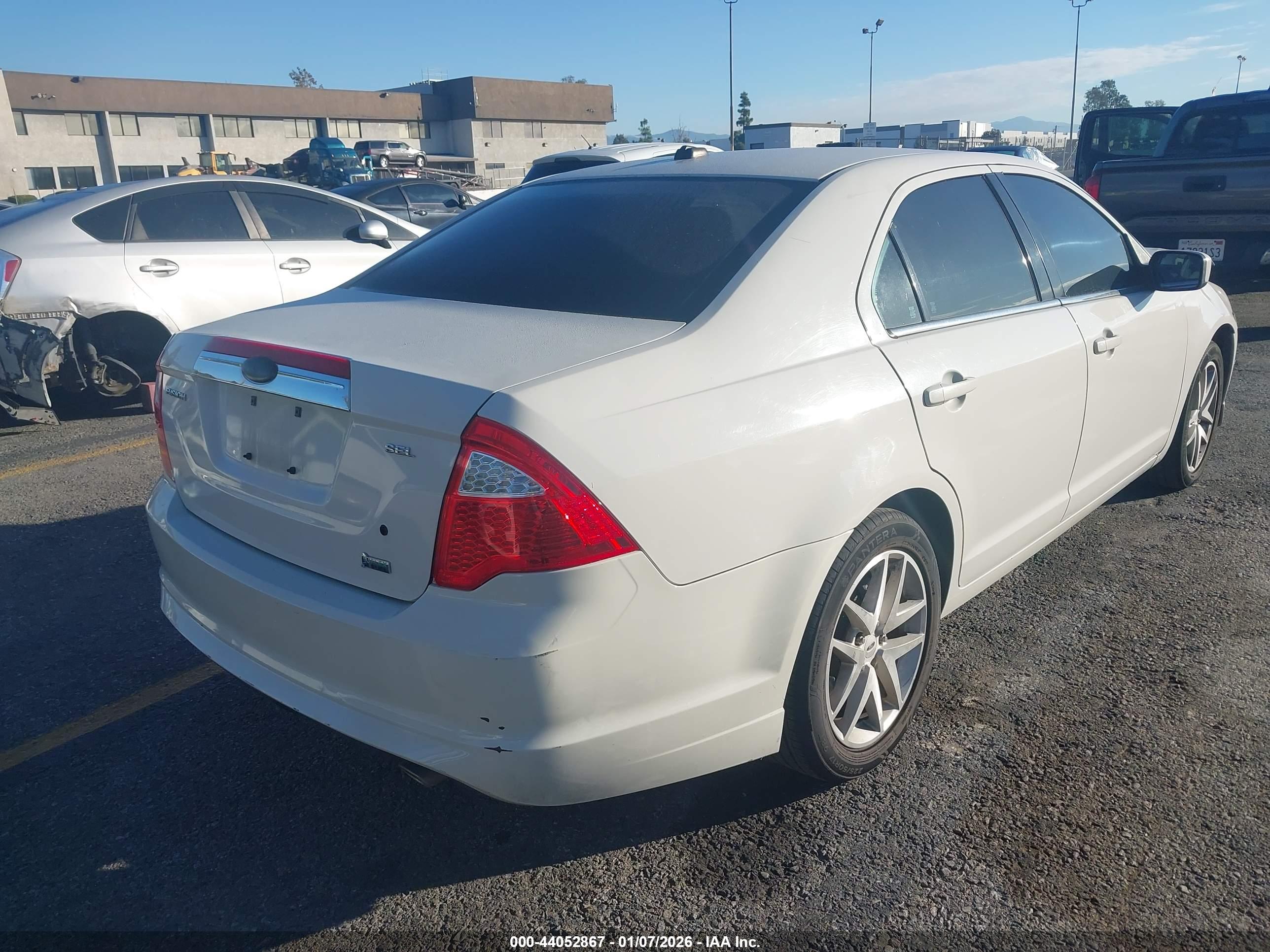 FORD FUSION image 4