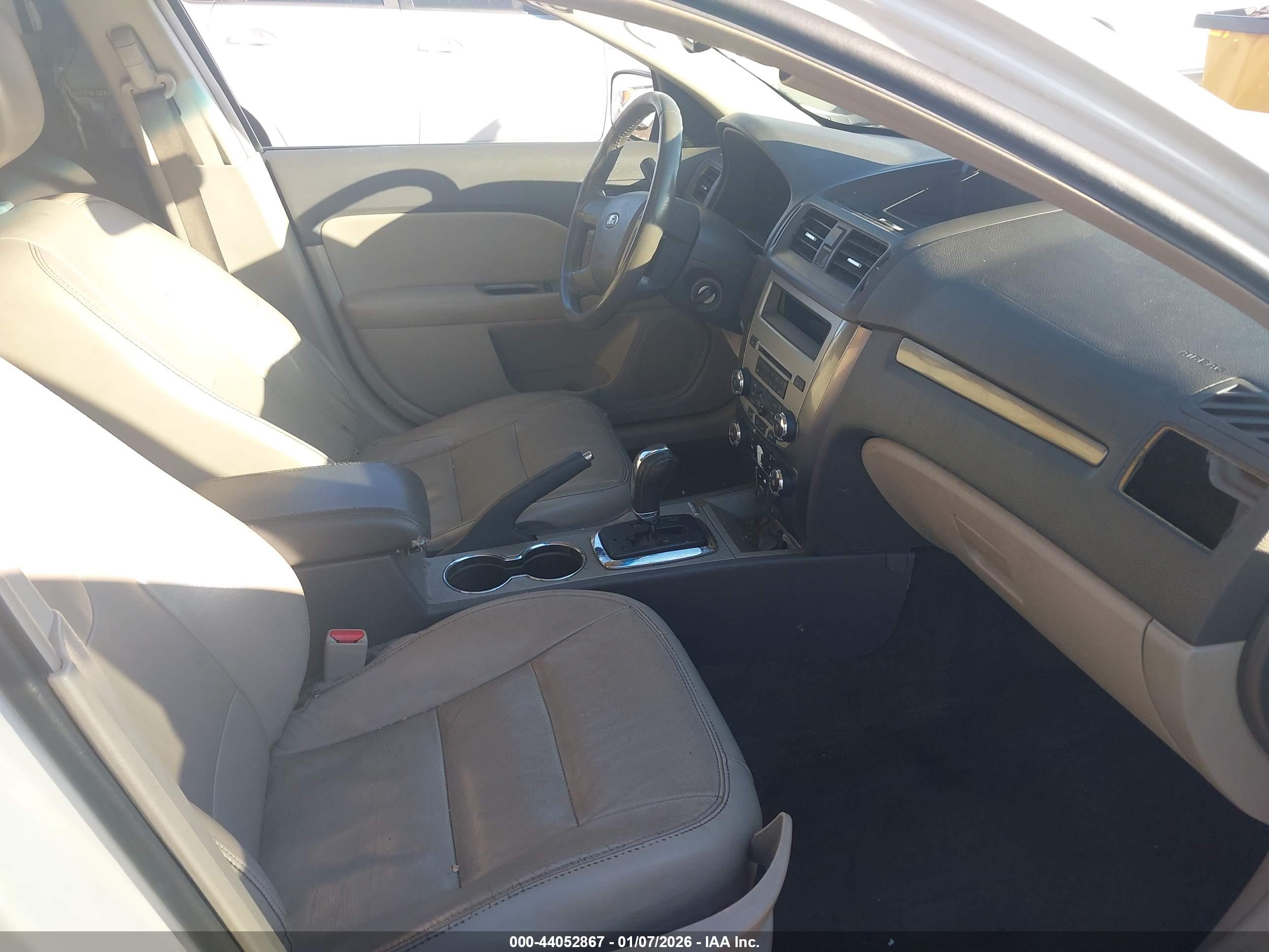 FORD FUSION image 5