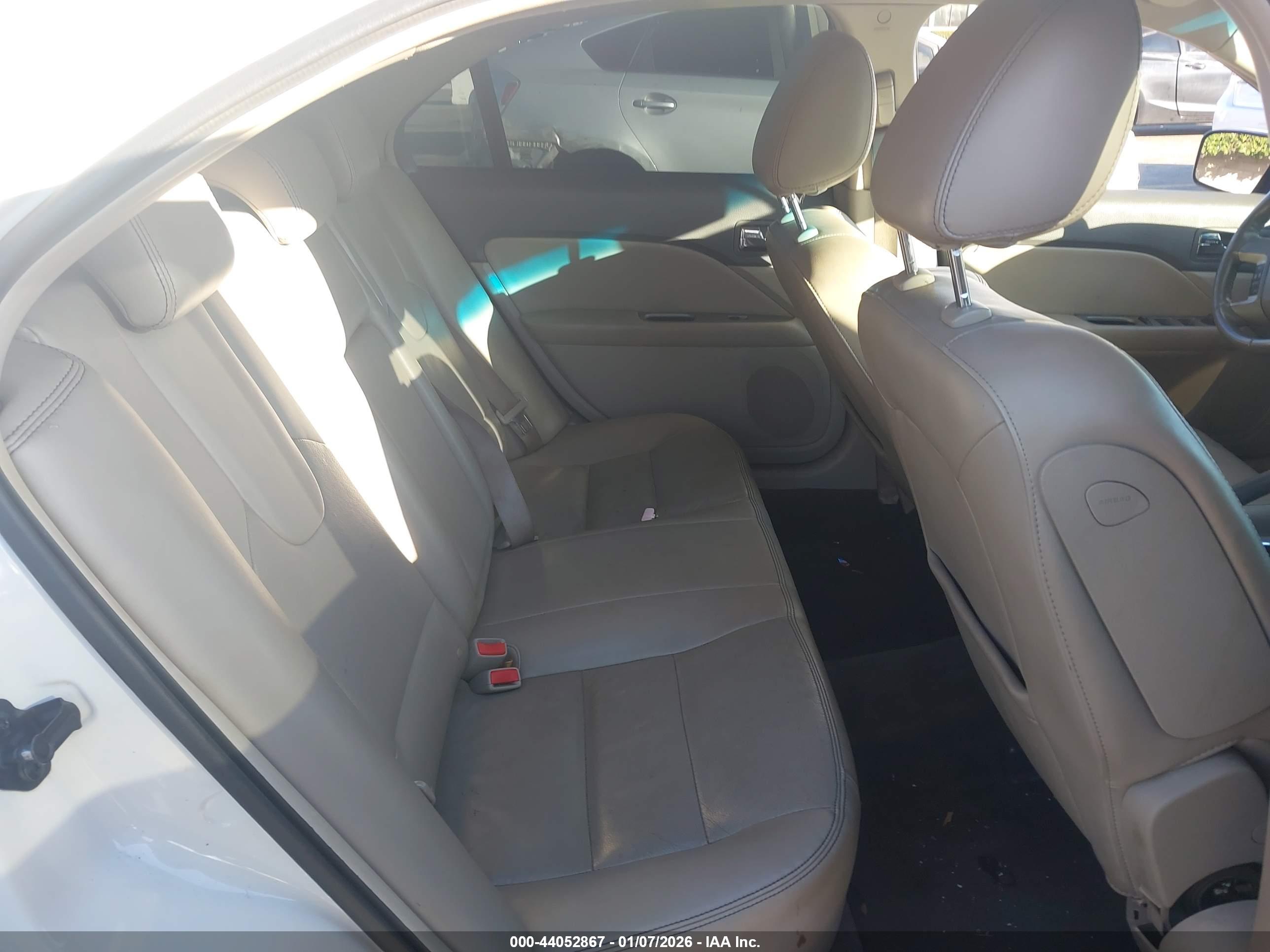 FORD FUSION image 8