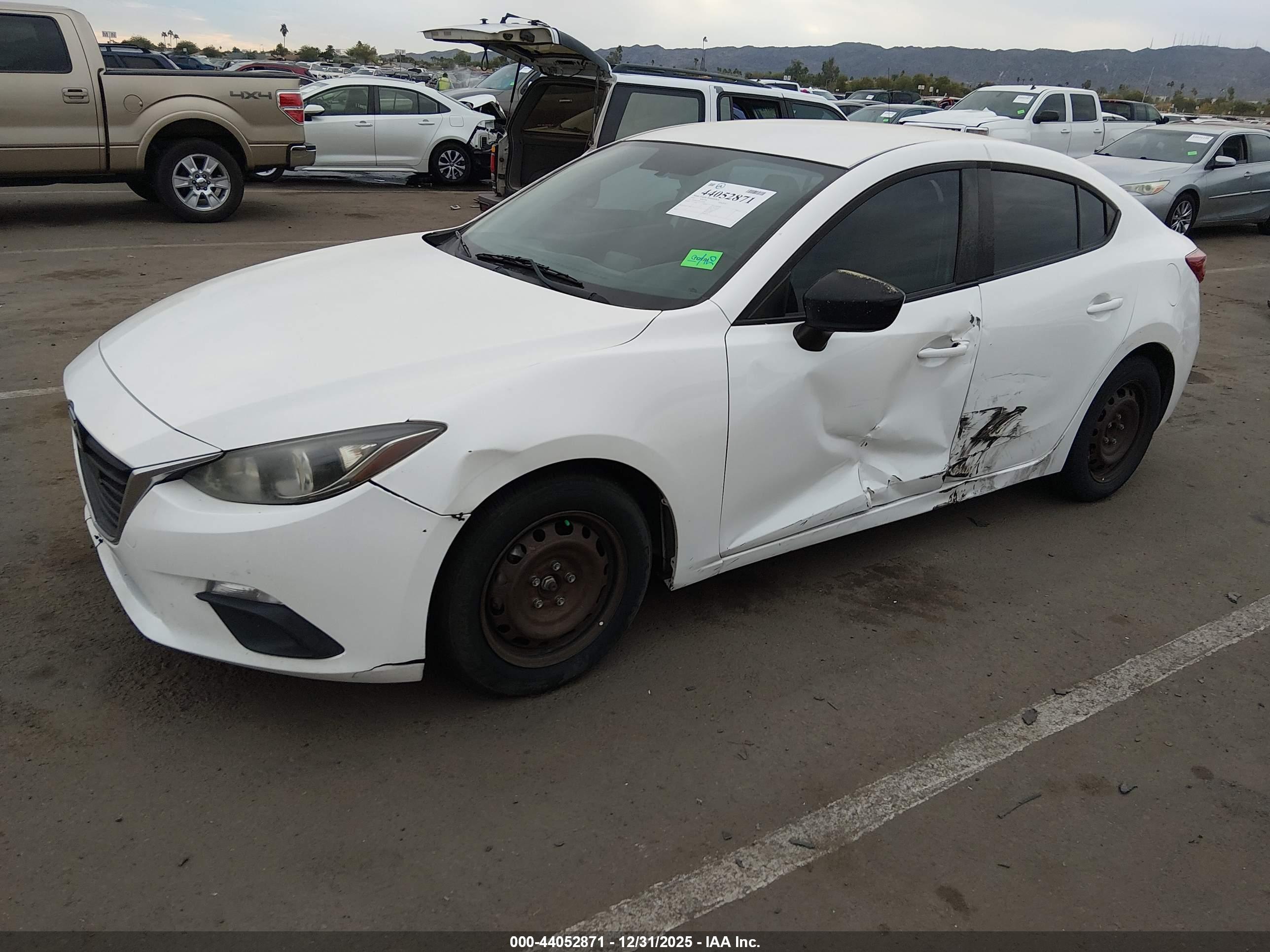 MAZDA MAZDA3 image 2