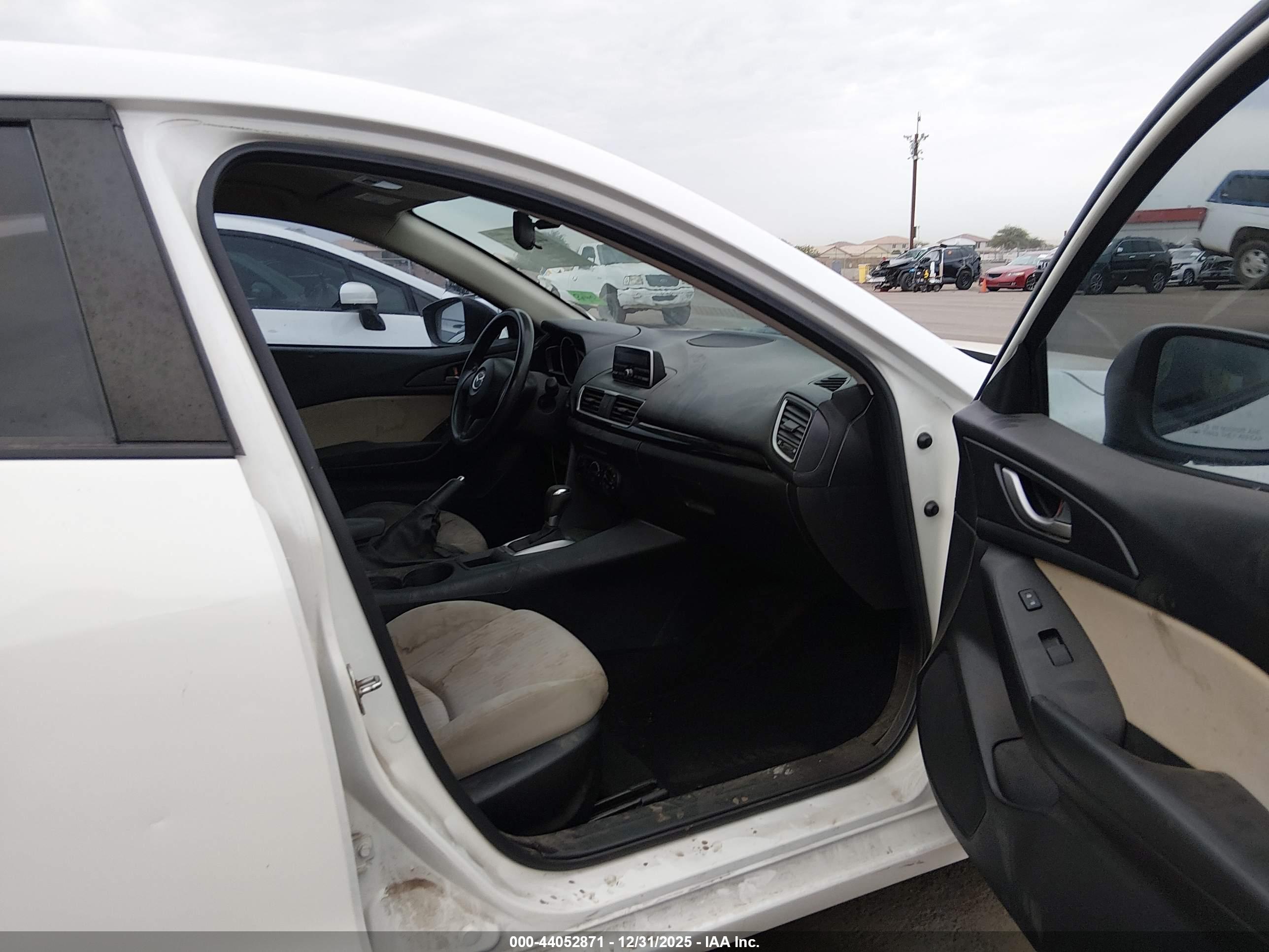 MAZDA MAZDA3 image 5