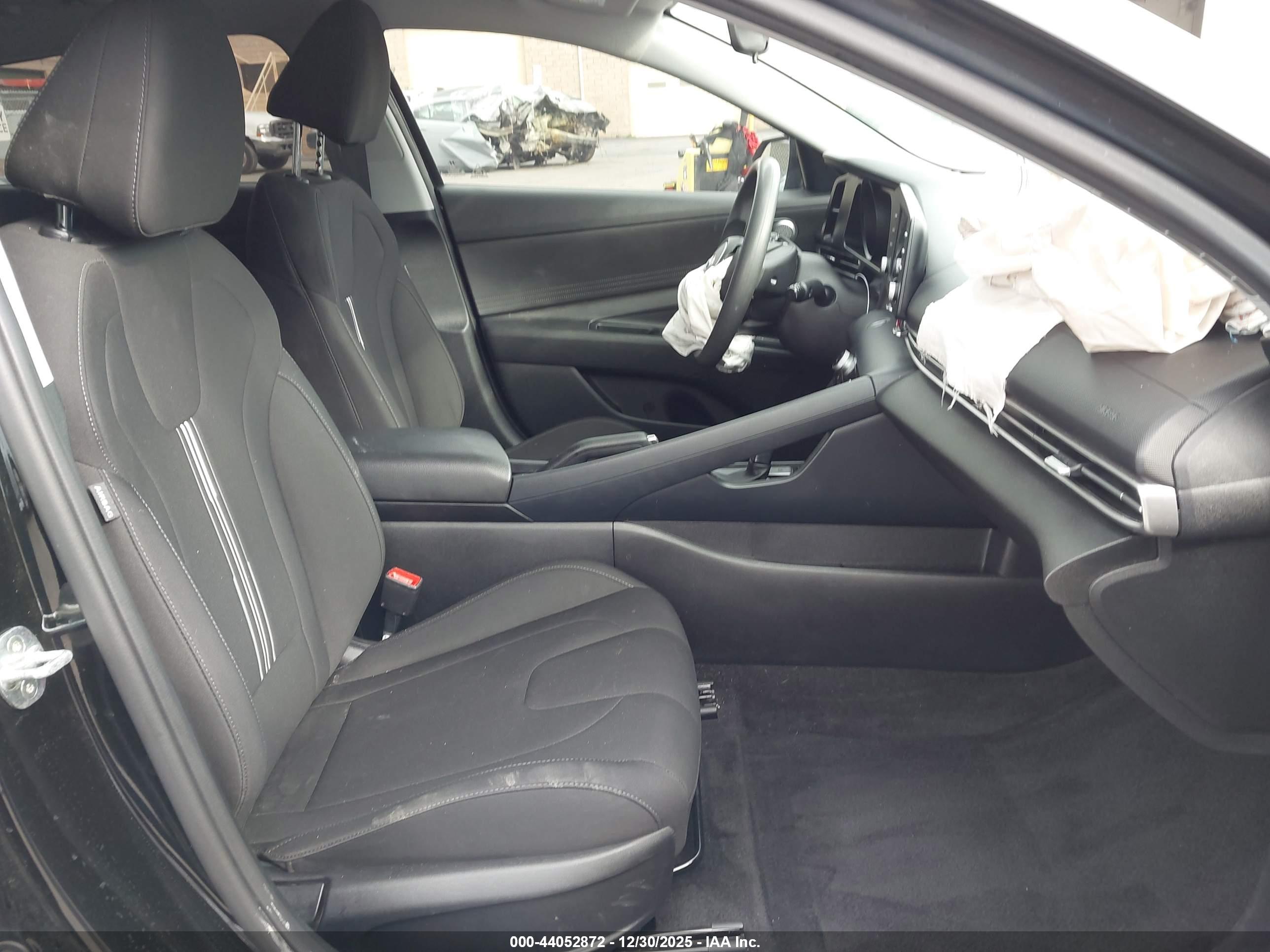 HYUNDAI ELANTRA image 5
