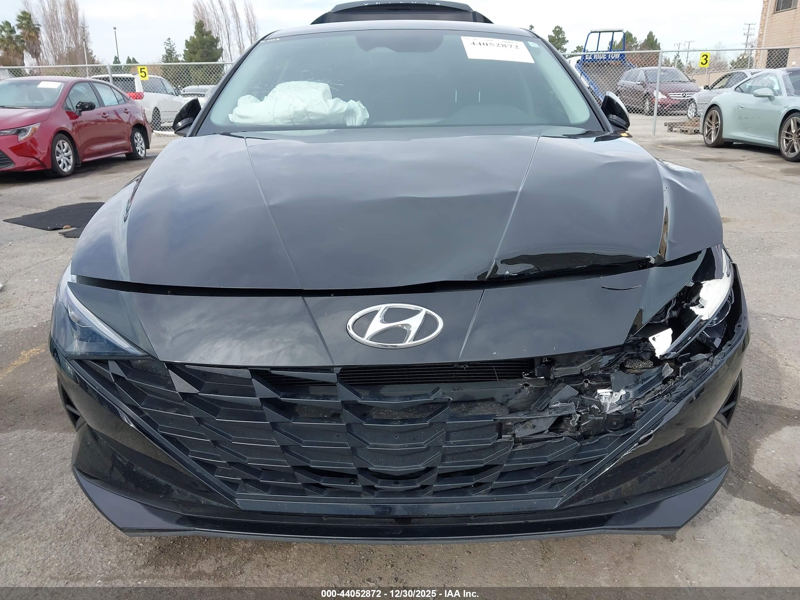 HYUNDAI ELANTRA image 6