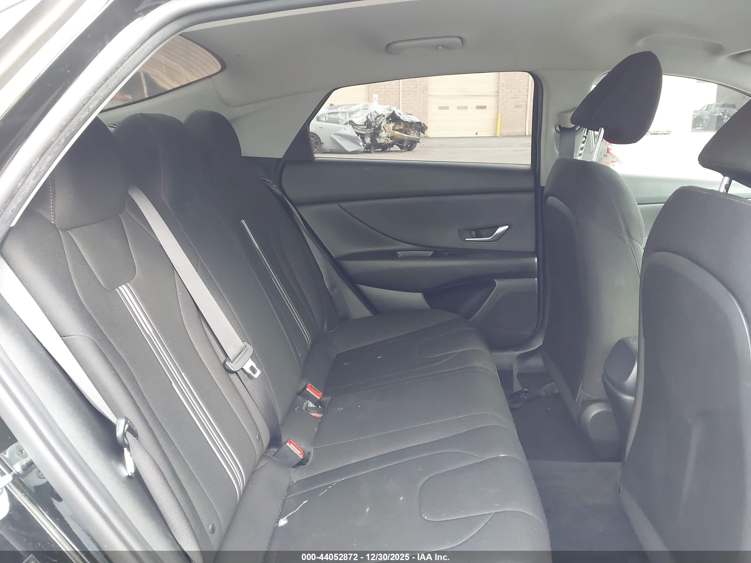 HYUNDAI ELANTRA image 8