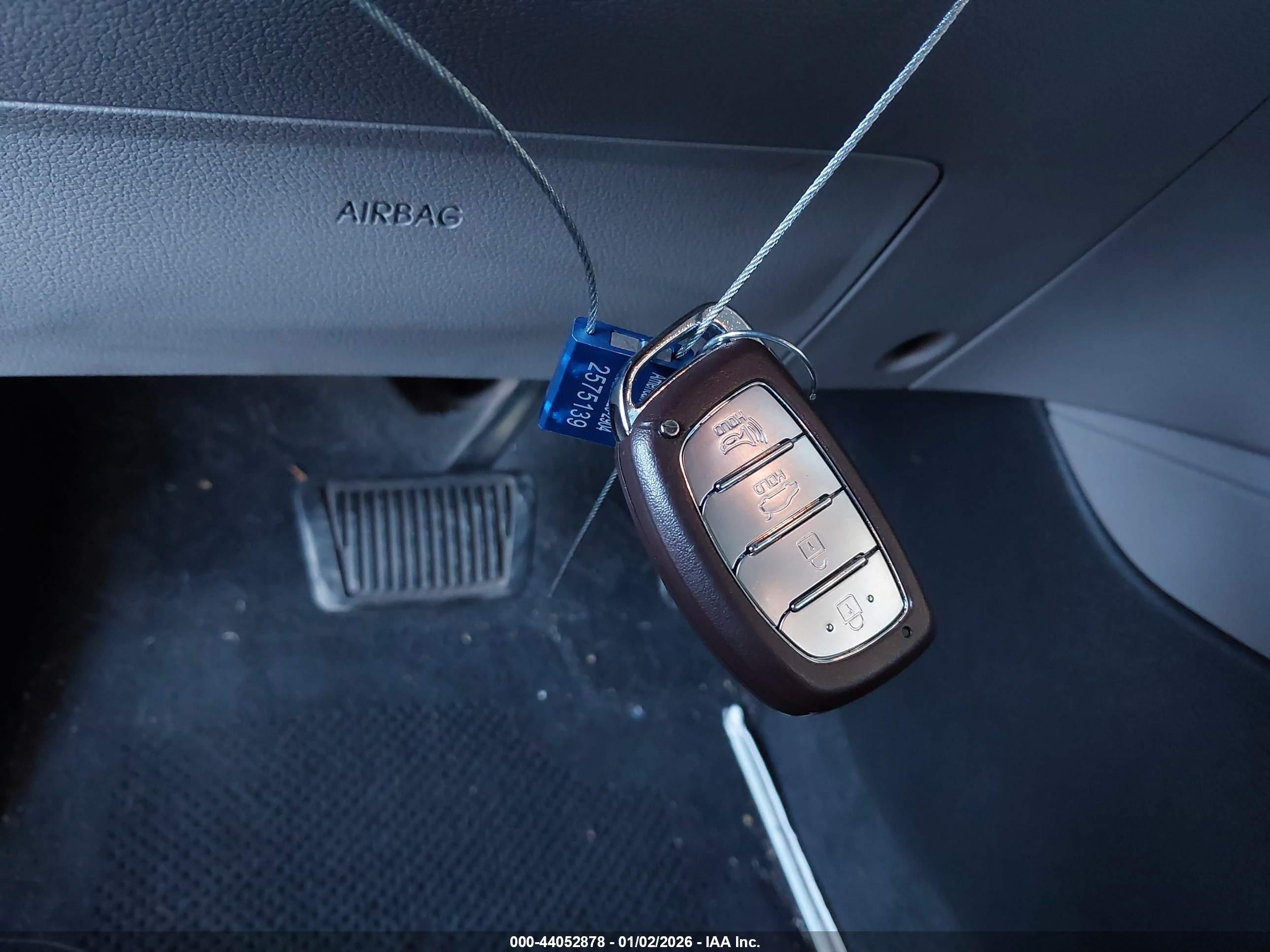 HYUNDAI ELANTRA image 11