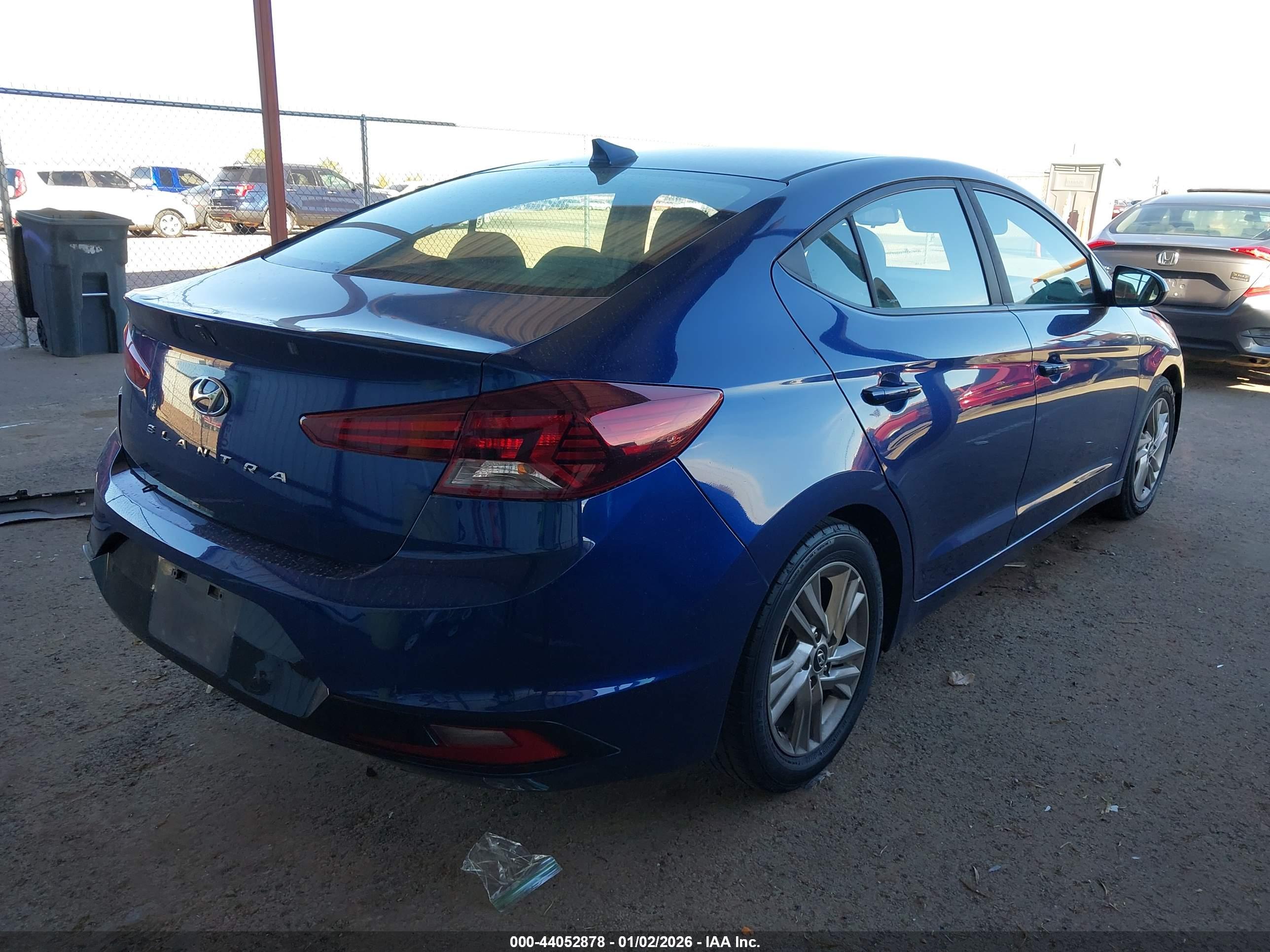 HYUNDAI ELANTRA image 4