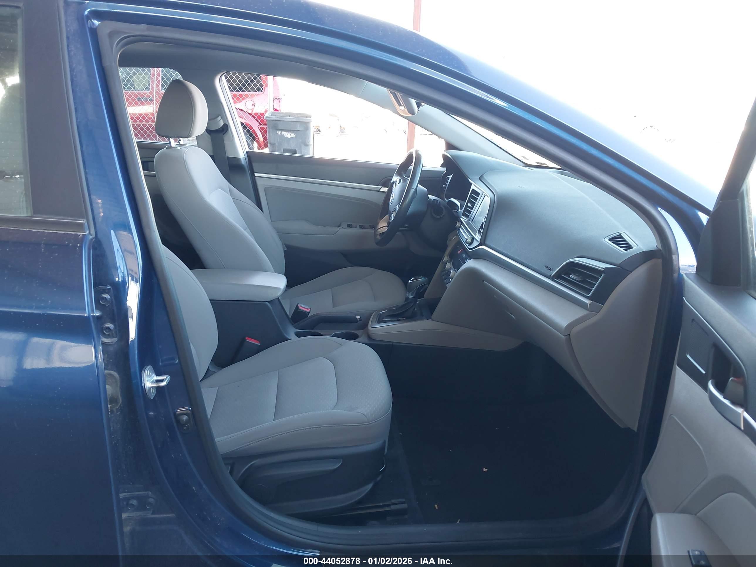 HYUNDAI ELANTRA image 5