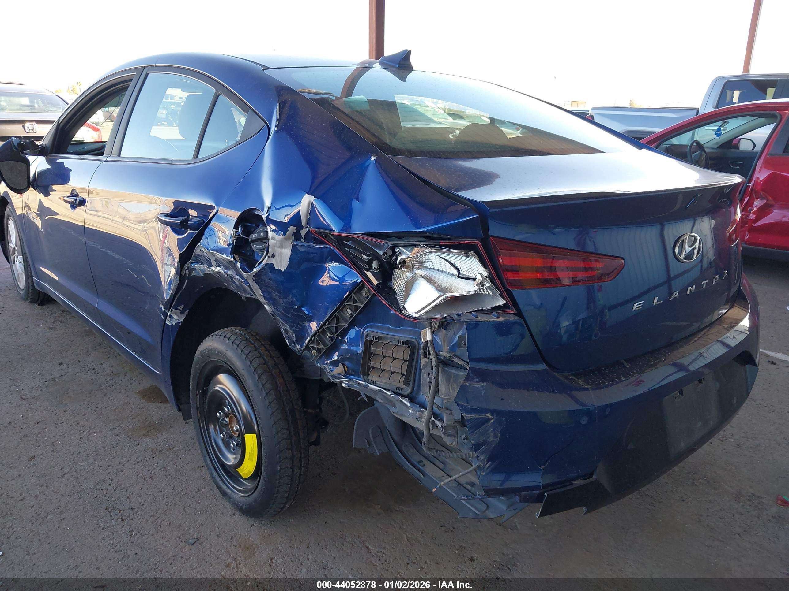 HYUNDAI ELANTRA image 6