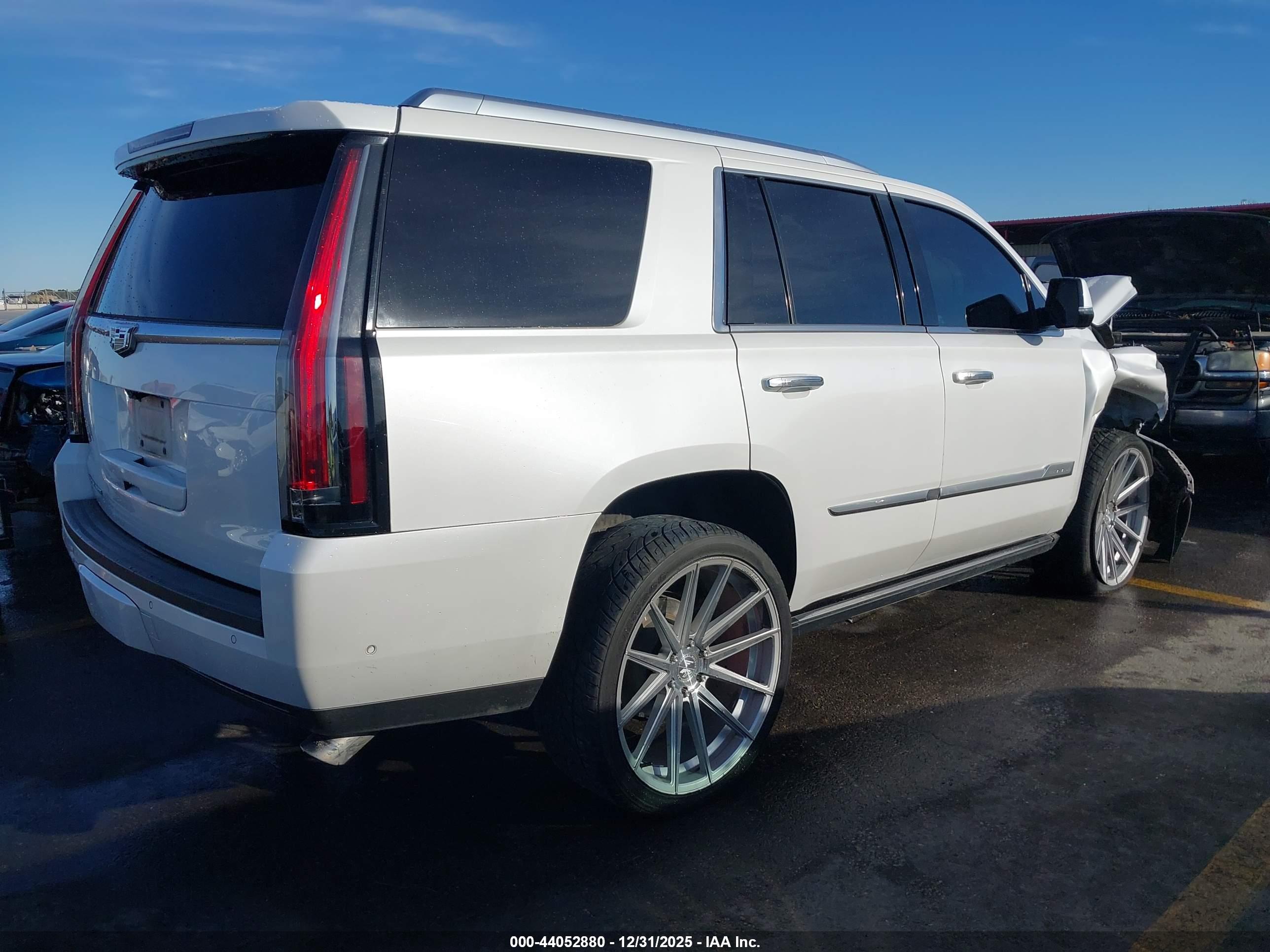 CADILLAC ESCALADE image 4