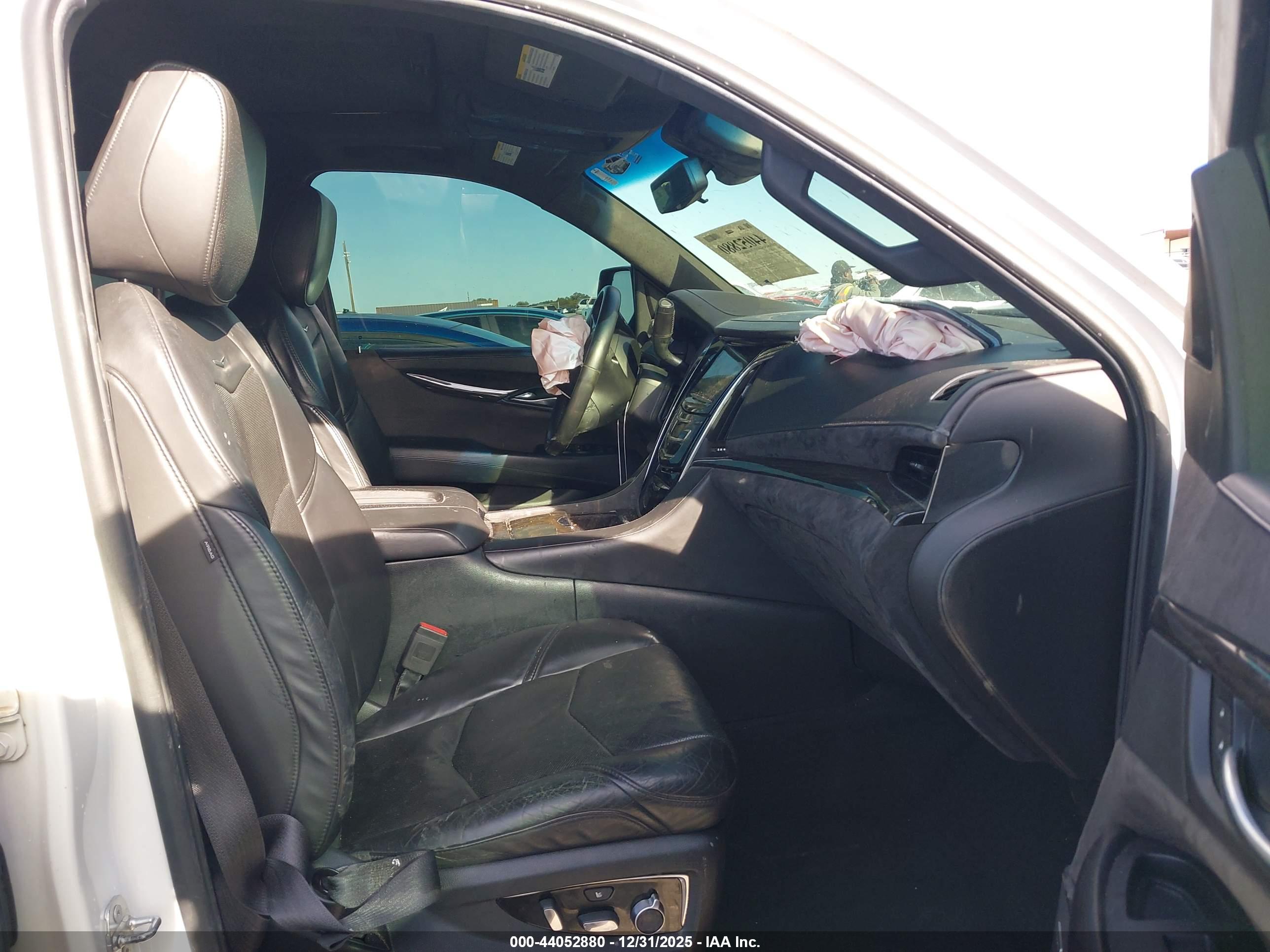 CADILLAC ESCALADE image 5