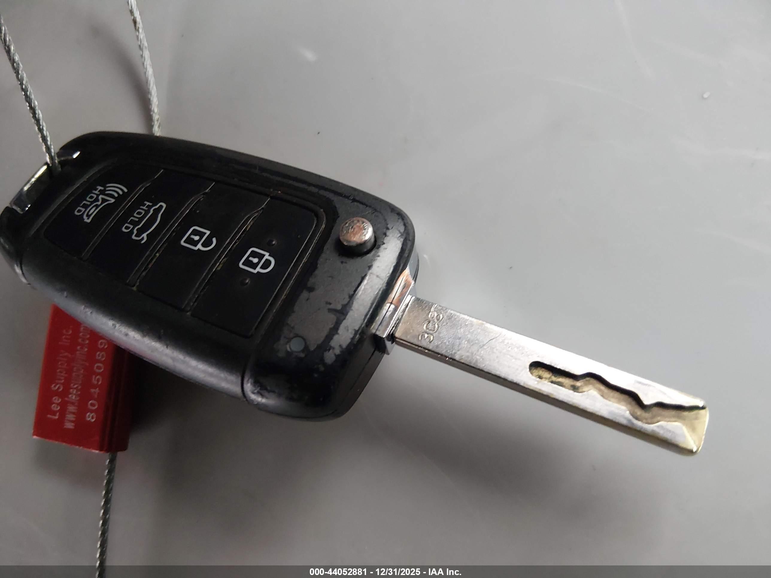 HYUNDAI ELANTRA image 11