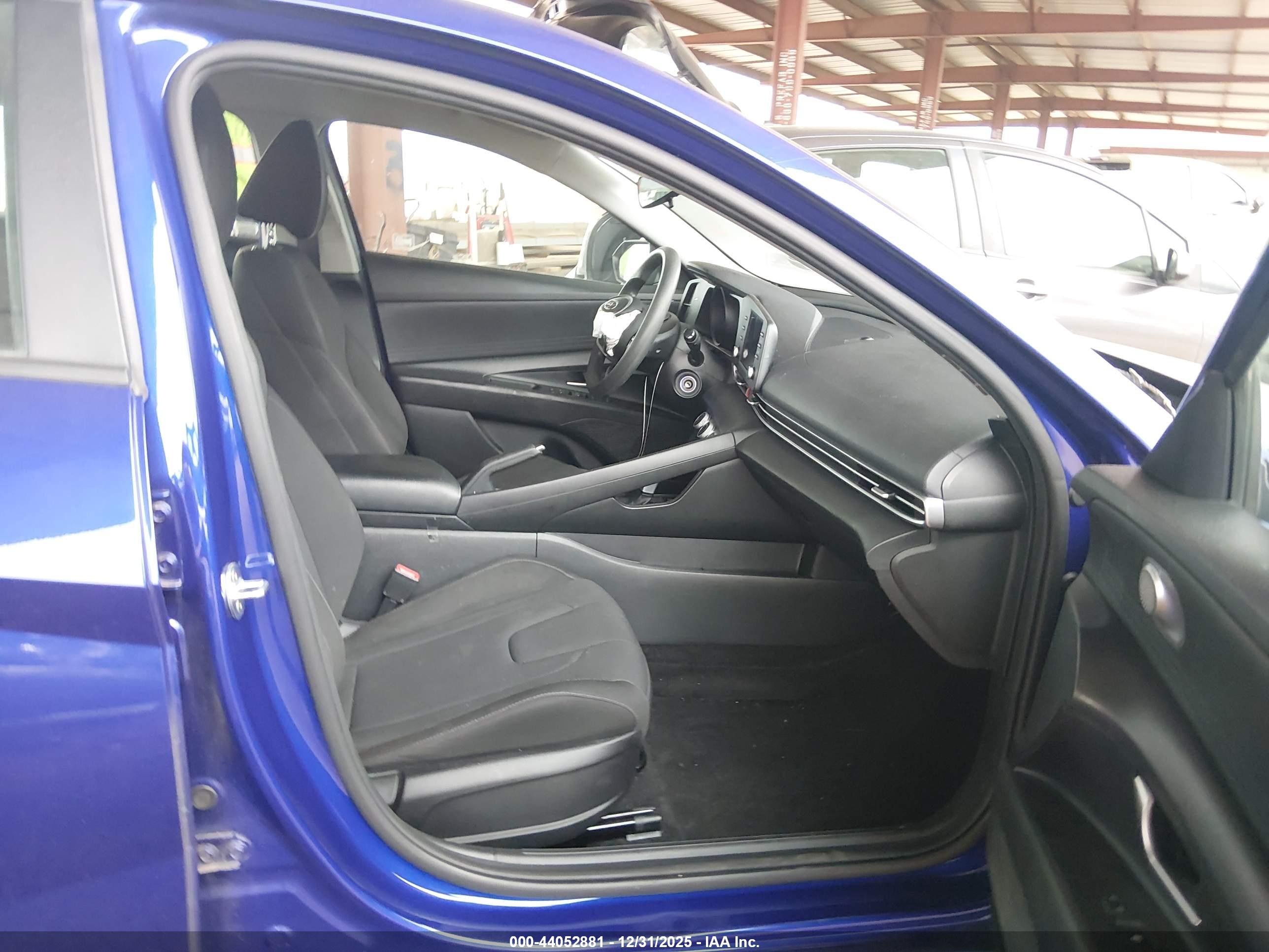 HYUNDAI ELANTRA image 5