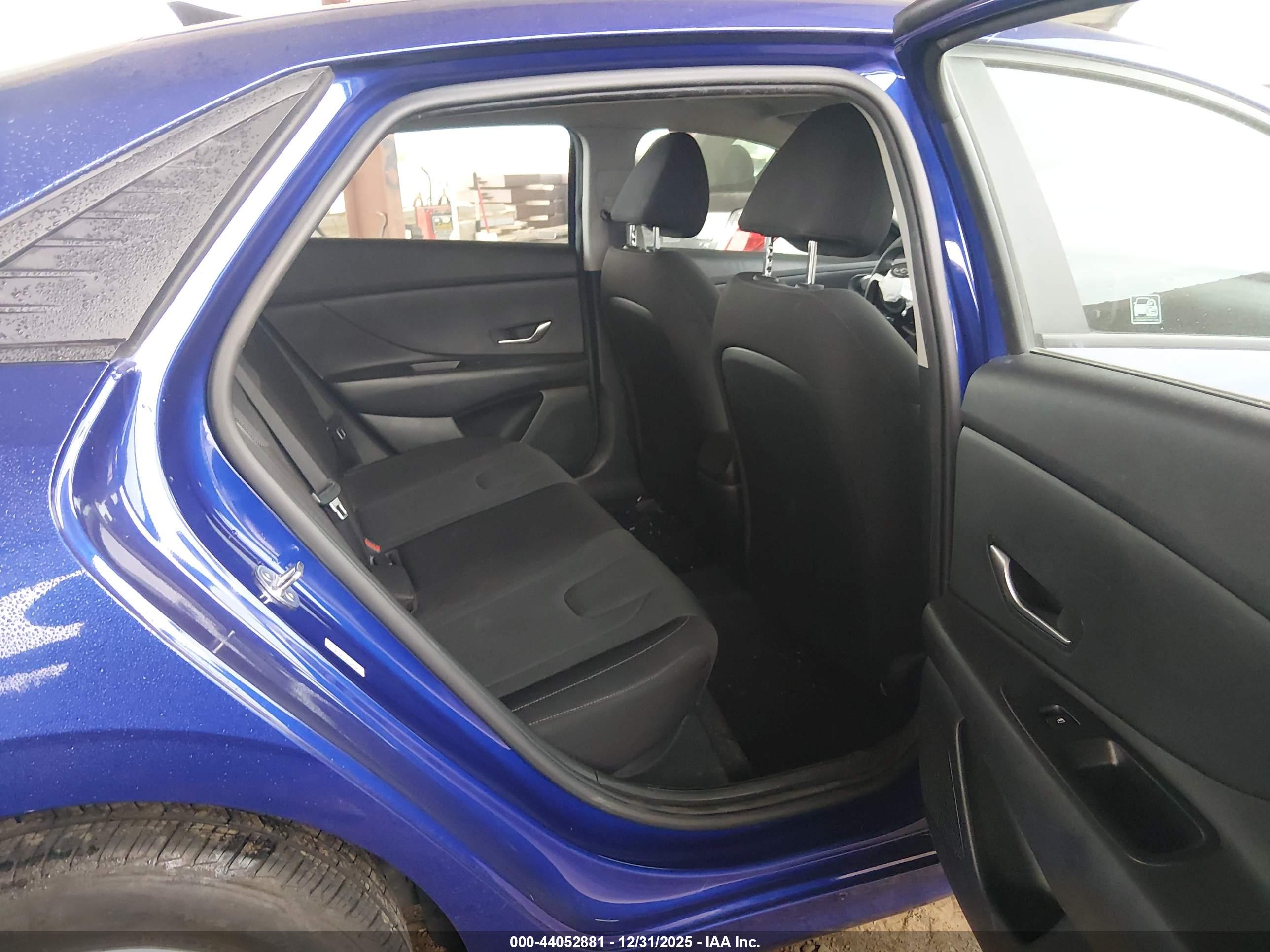 HYUNDAI ELANTRA image 8