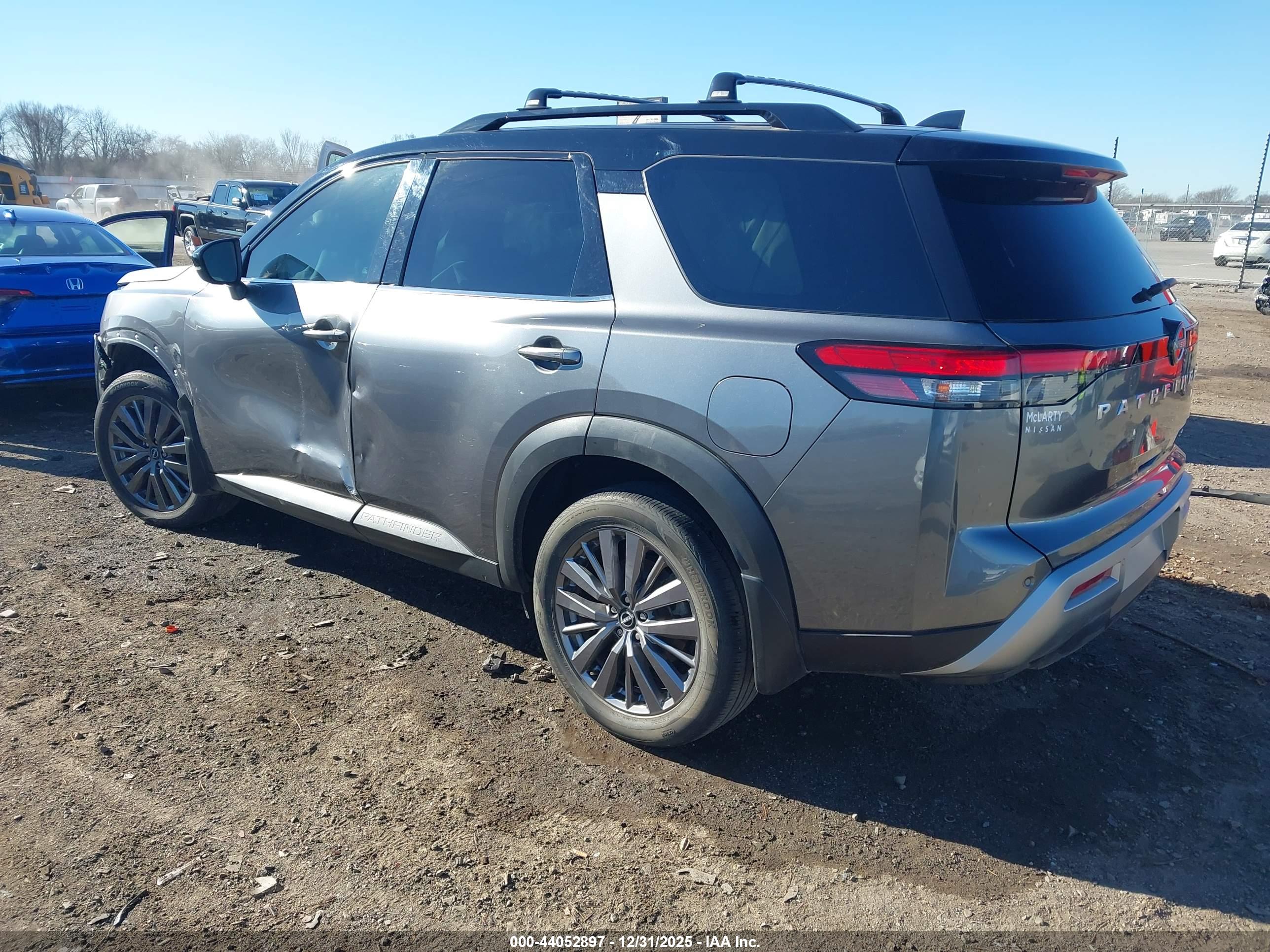 NISSAN PATHFINDER image 3