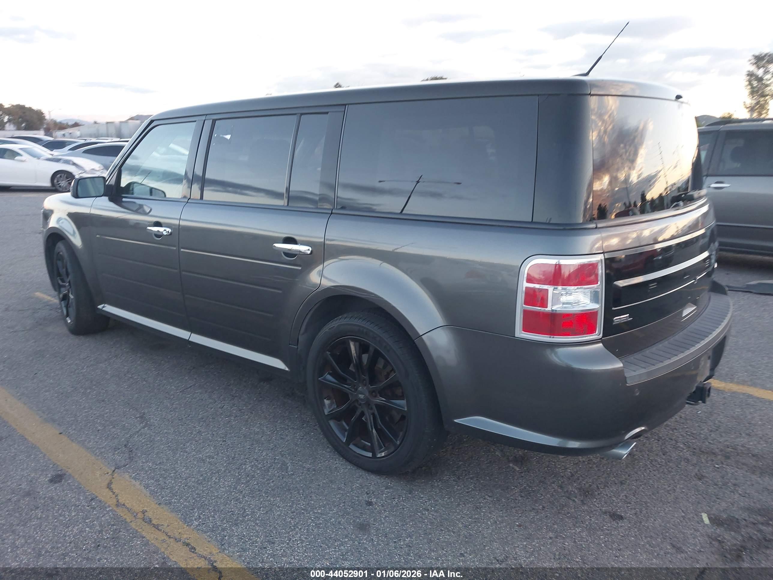 FORD FLEX image 3