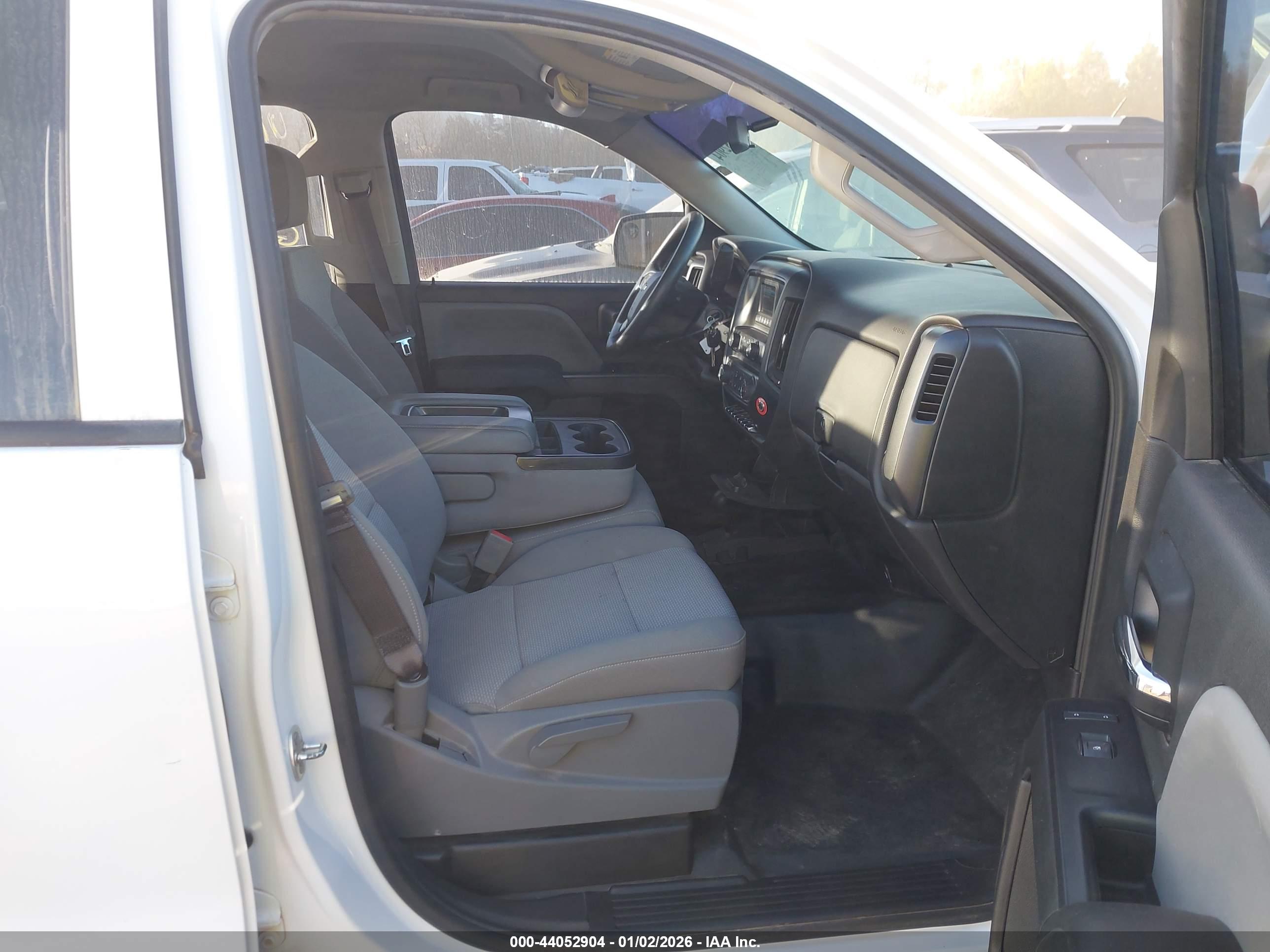 CHEVROLET SILVERADO image 5