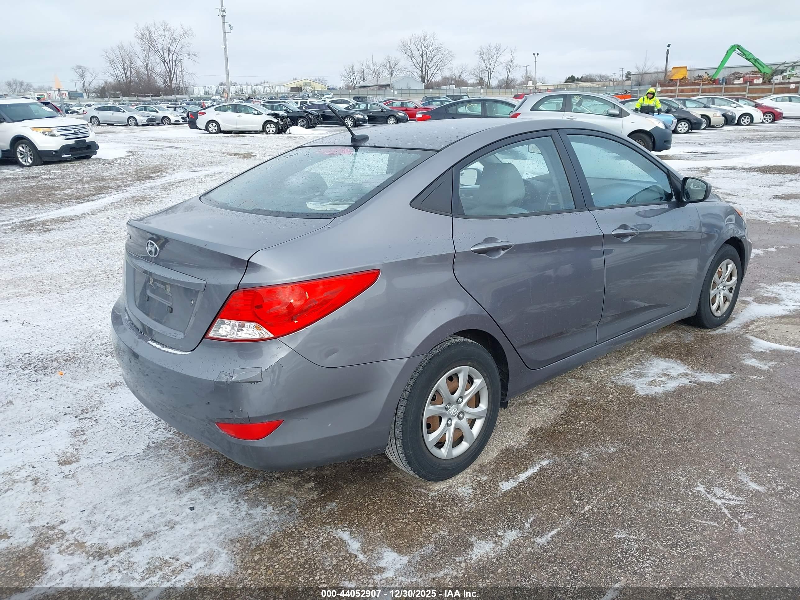 HYUNDAI ACCENT image 4
