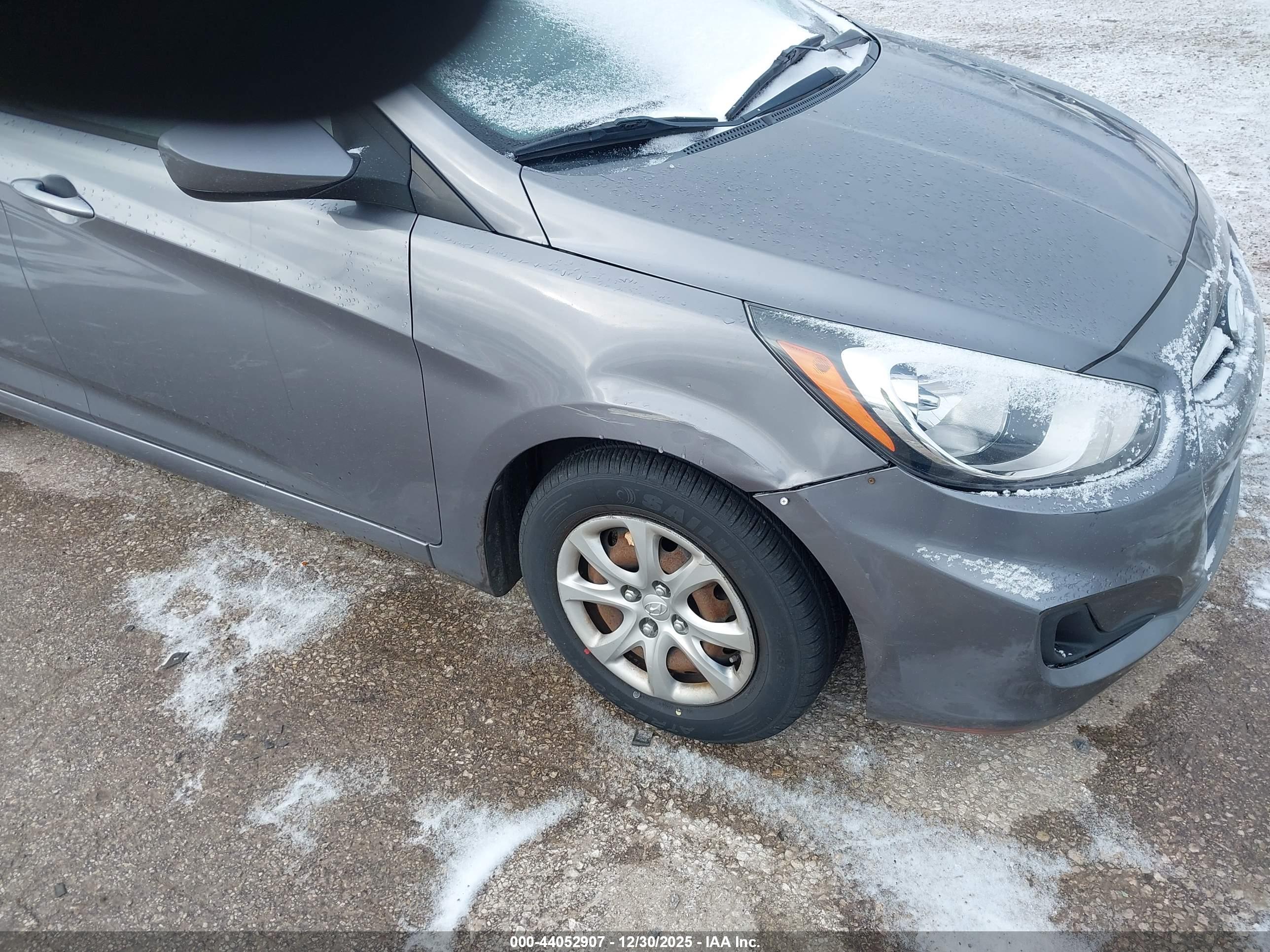 HYUNDAI ACCENT image 6