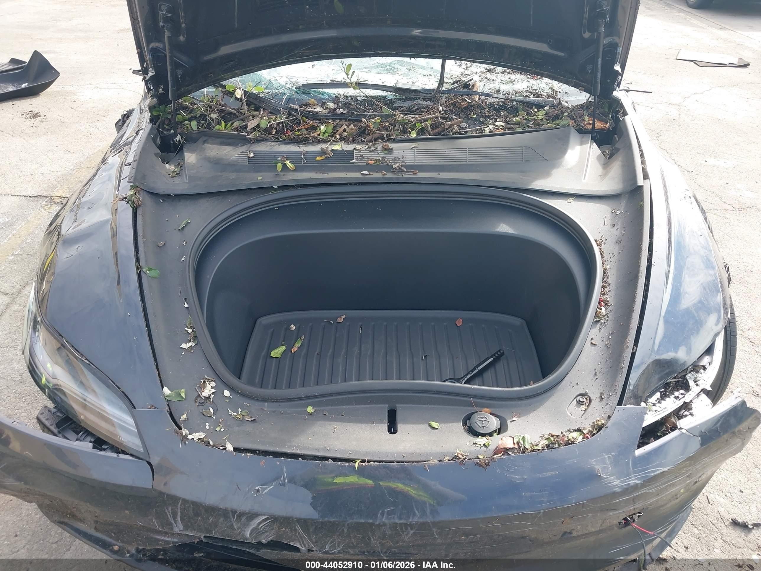 TESLA MODEL image 10