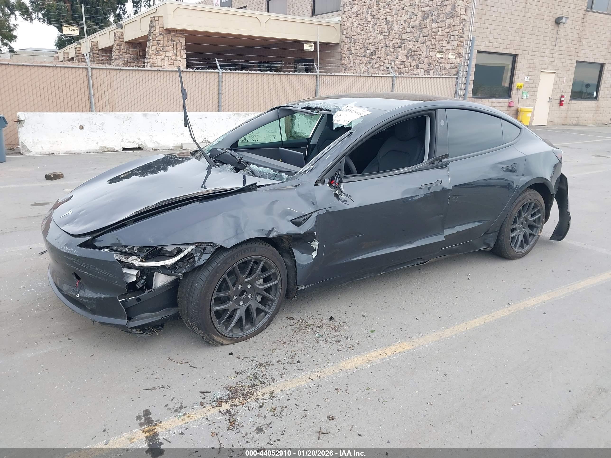 TESLA MODEL image 2