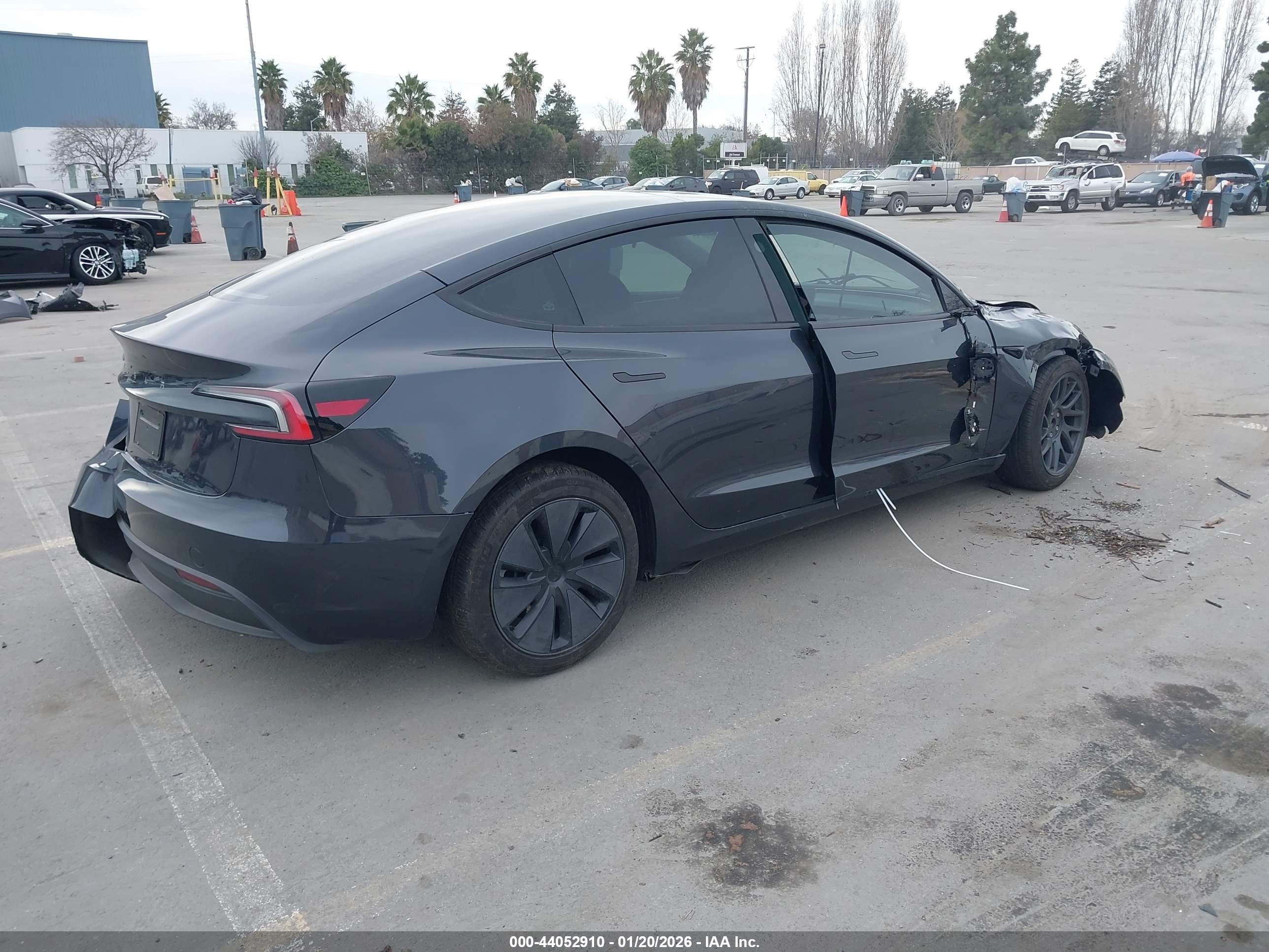 TESLA MODEL image 4