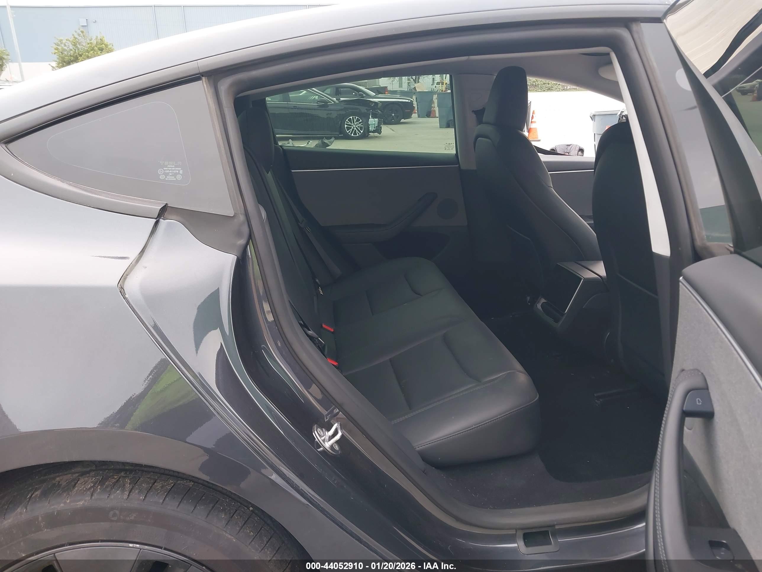 TESLA MODEL image 8