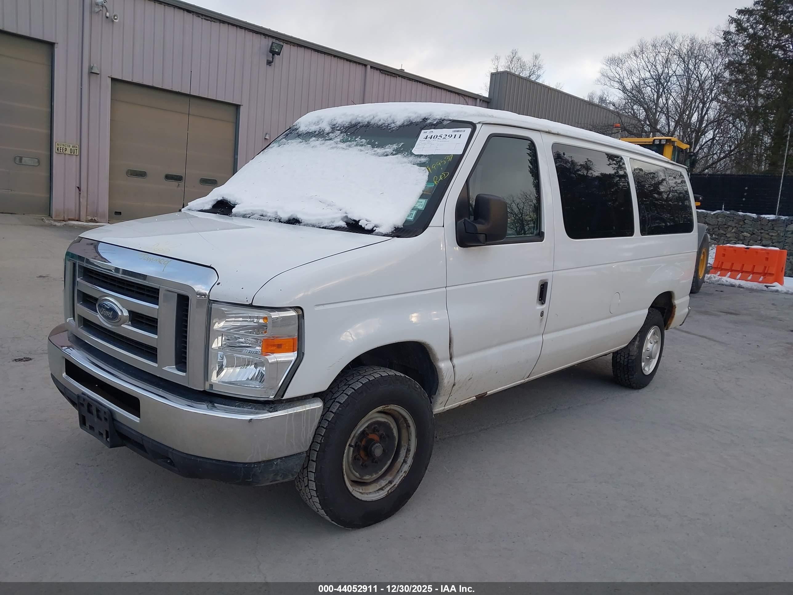 FORD E-350 image 2