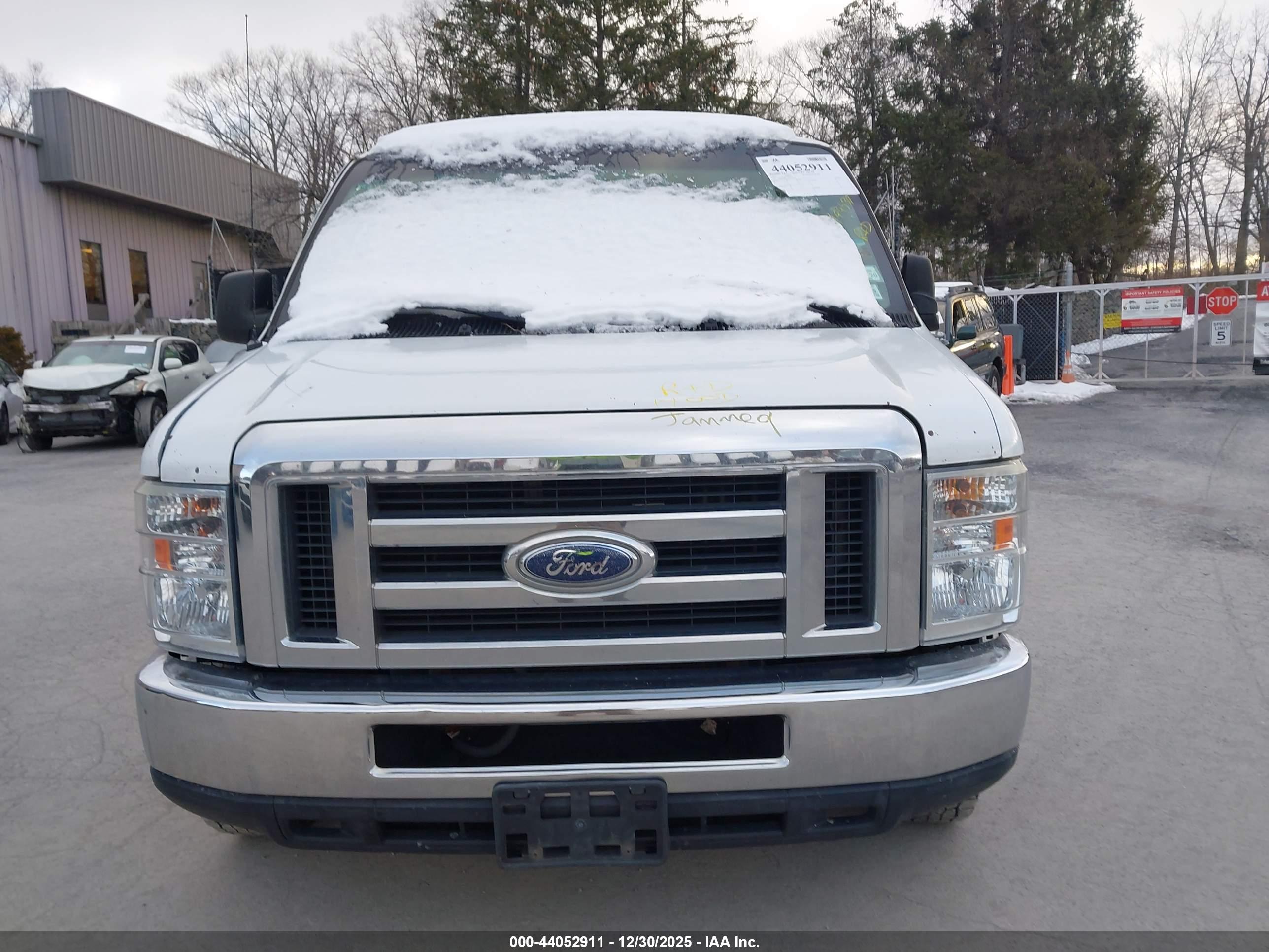 FORD E-350 image 6