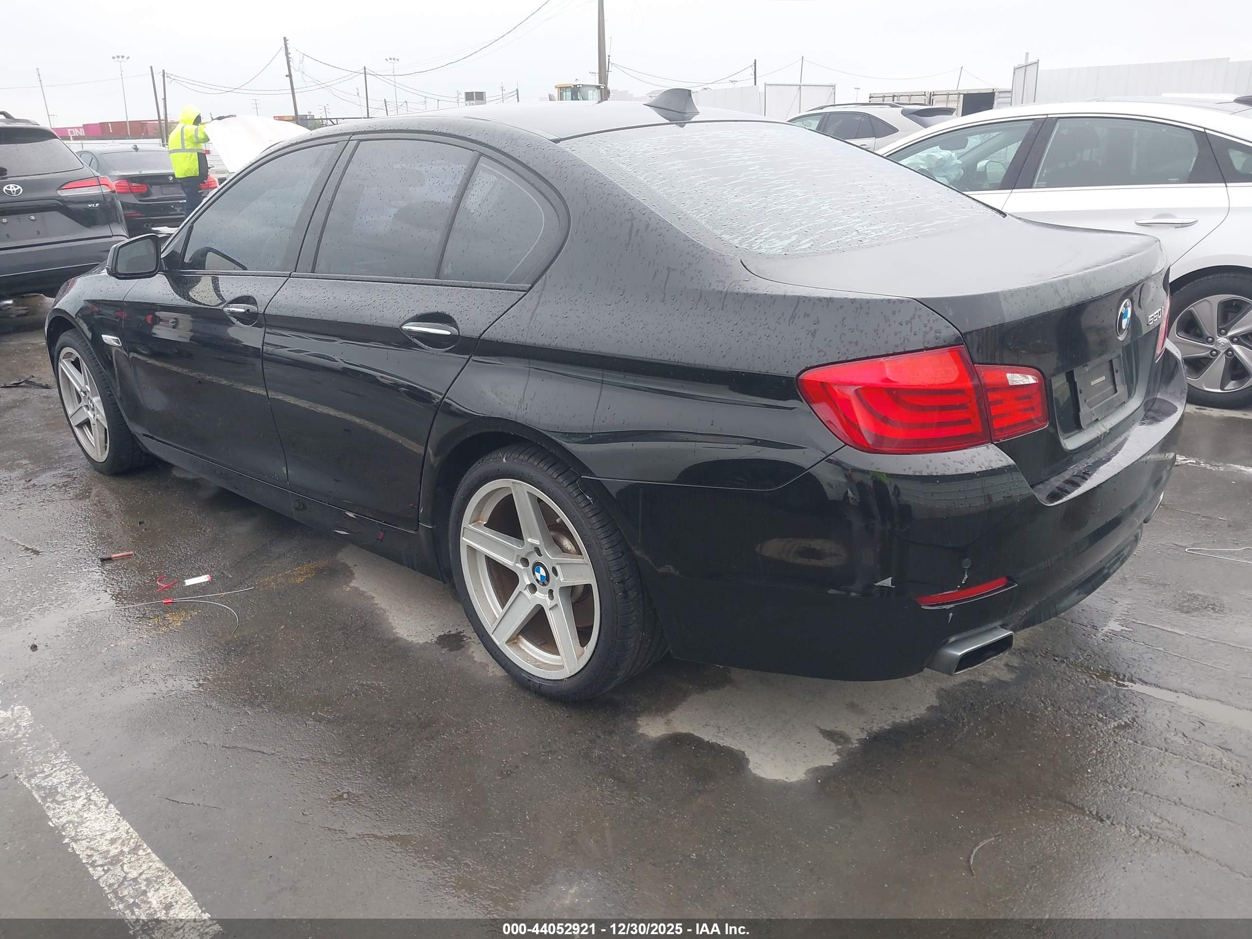 BMW 550I image 3
