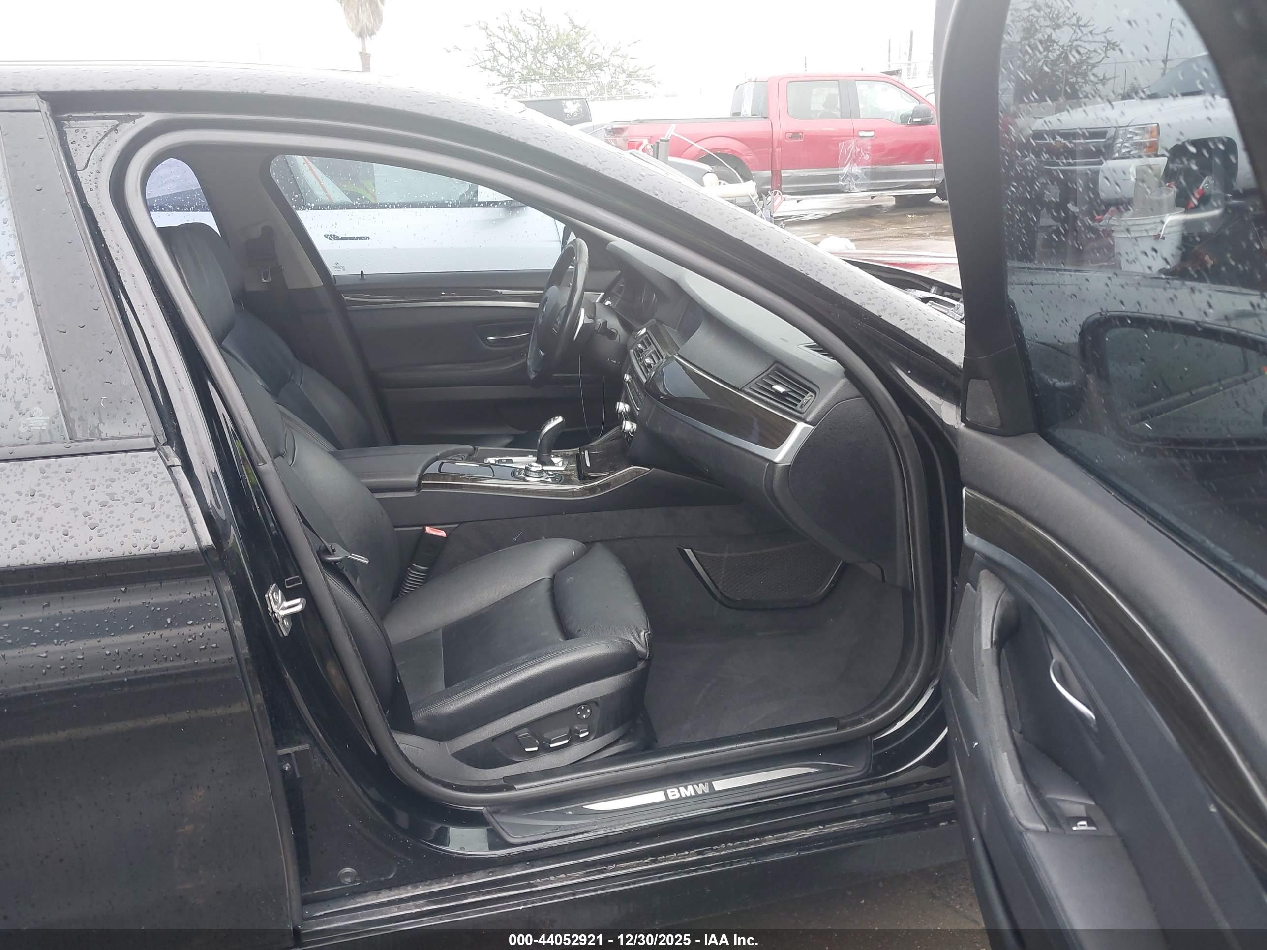 BMW 550I image 5