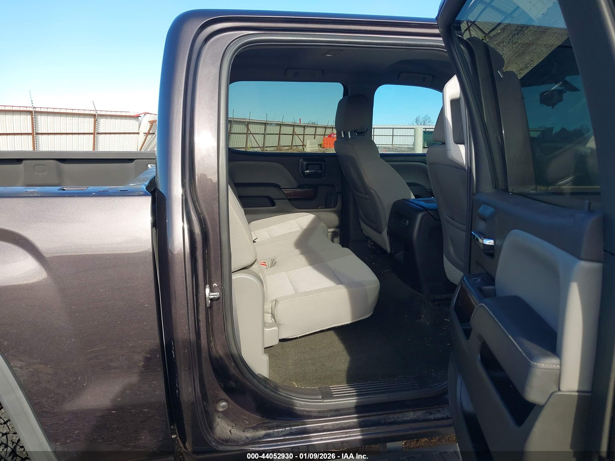 GMC SIERRA image 8