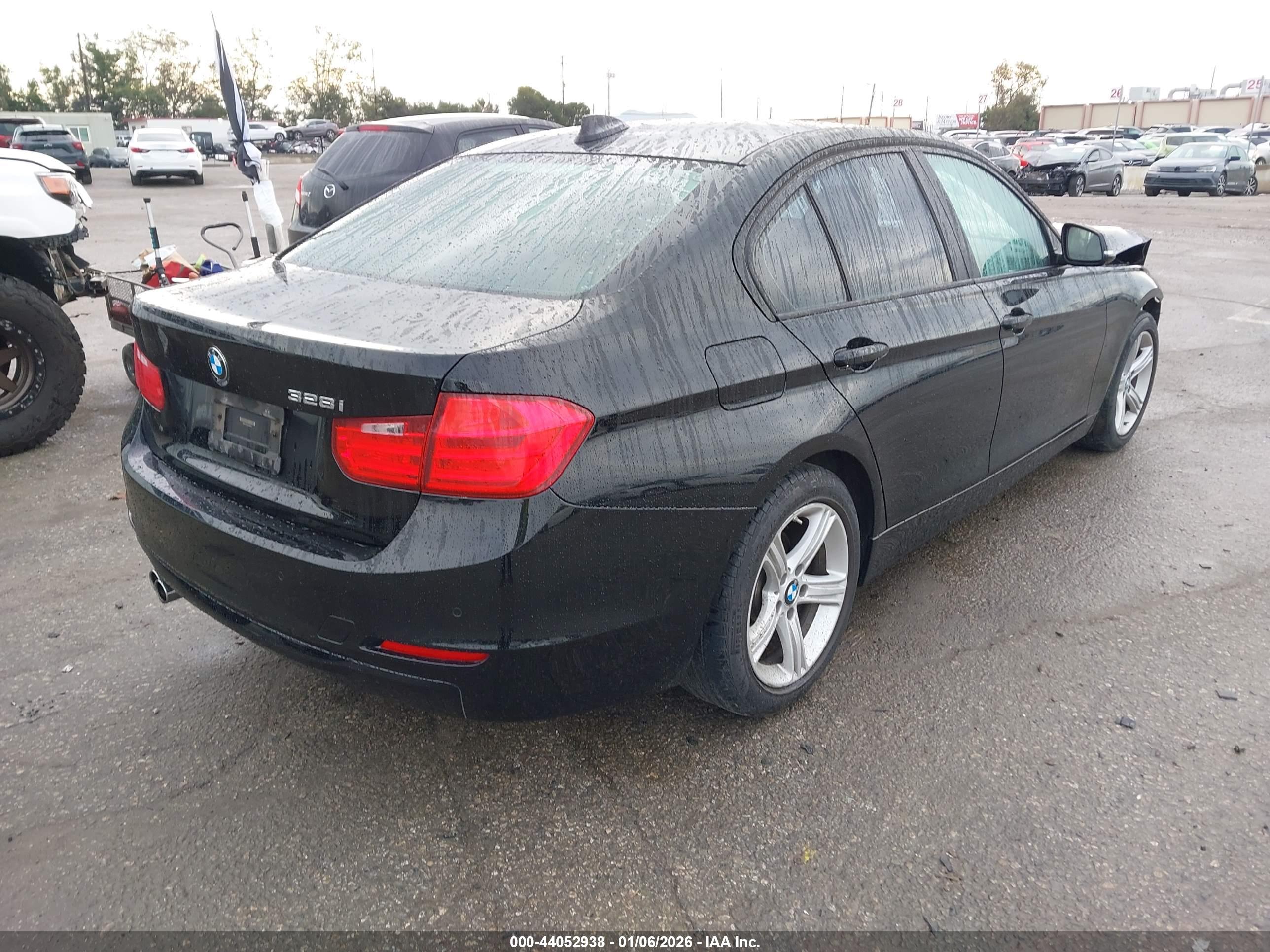 BMW 328I image 4