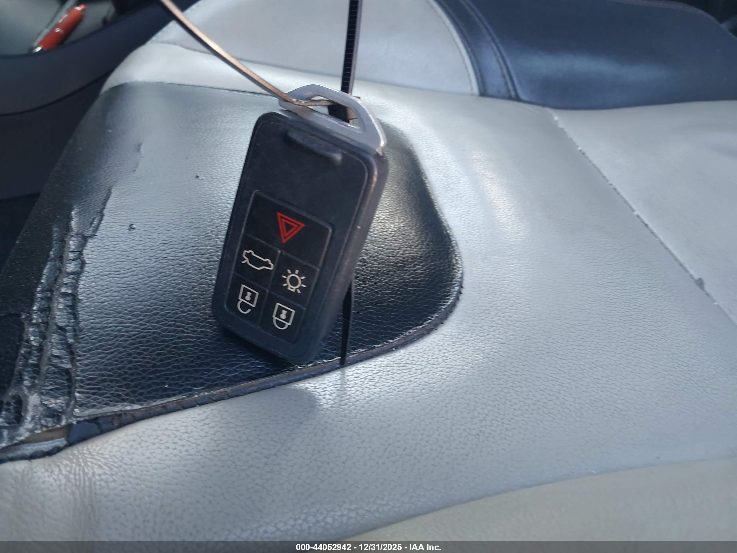 VOLVO S60 image 11