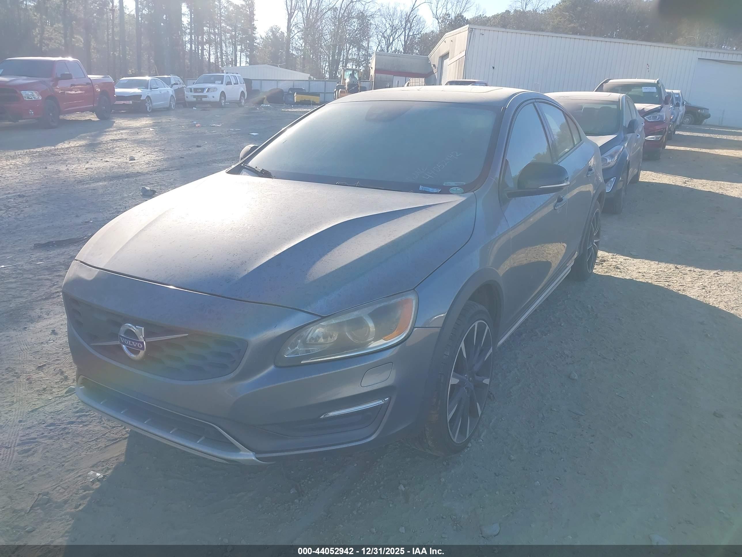 VOLVO S60 image 2