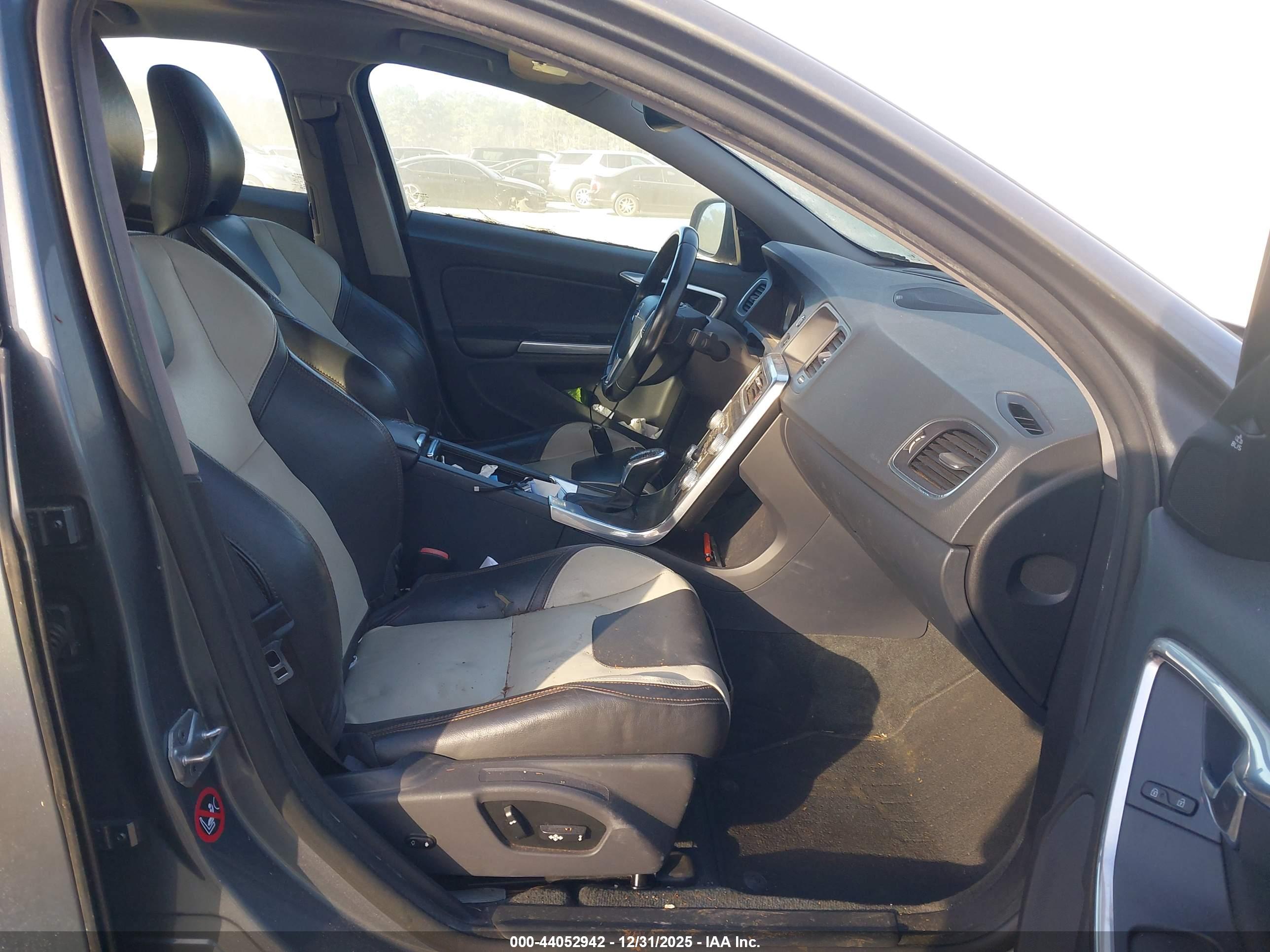 VOLVO S60 image 5