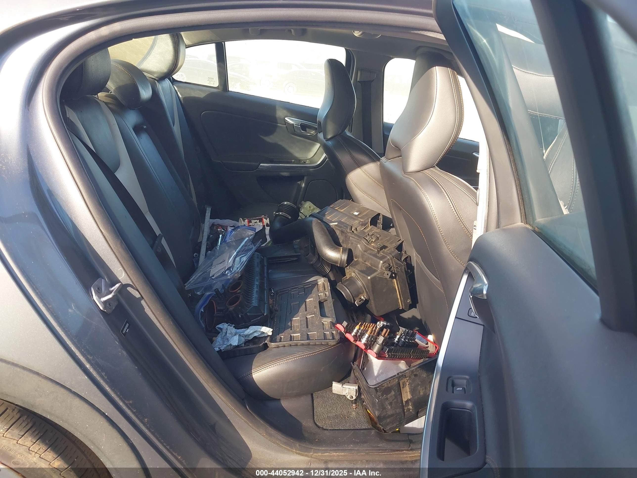 VOLVO S60 image 8
