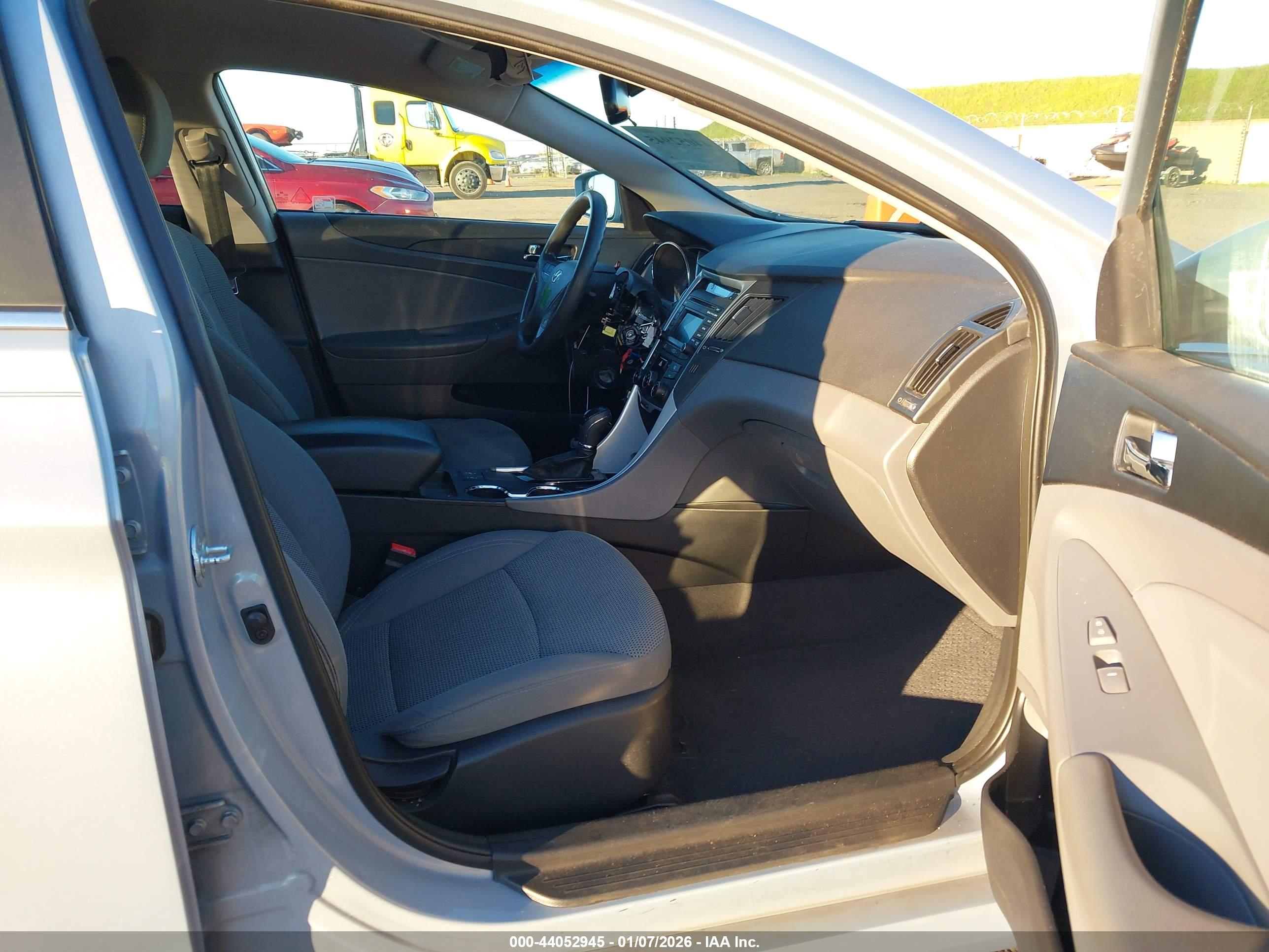 HYUNDAI SONATA image 5