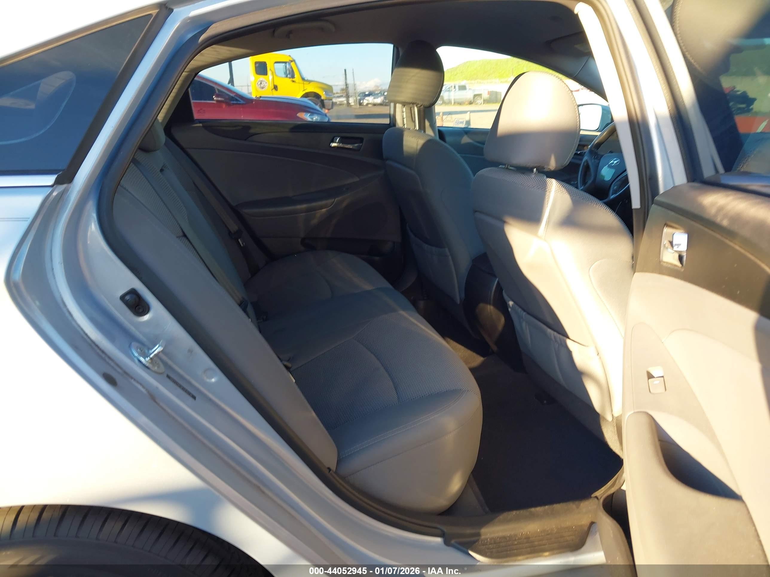 HYUNDAI SONATA image 8
