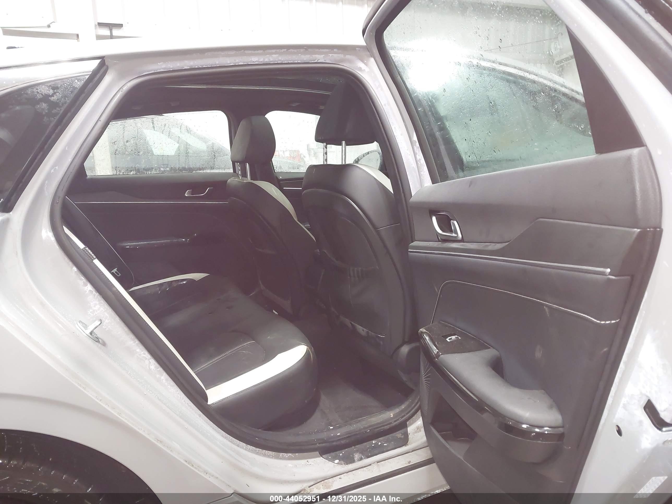 KIA K5 image 8