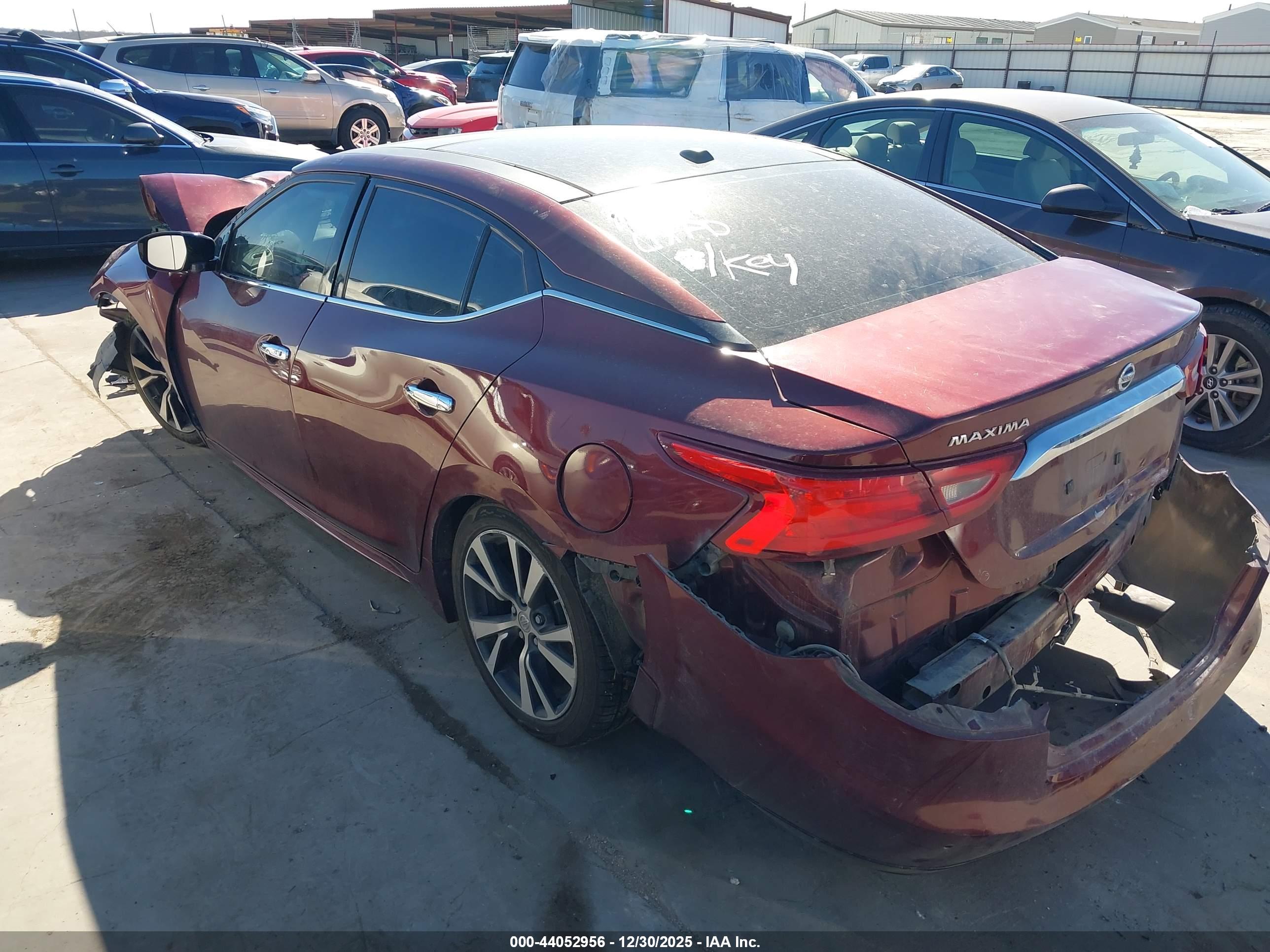 NISSAN MAXIMA image 3