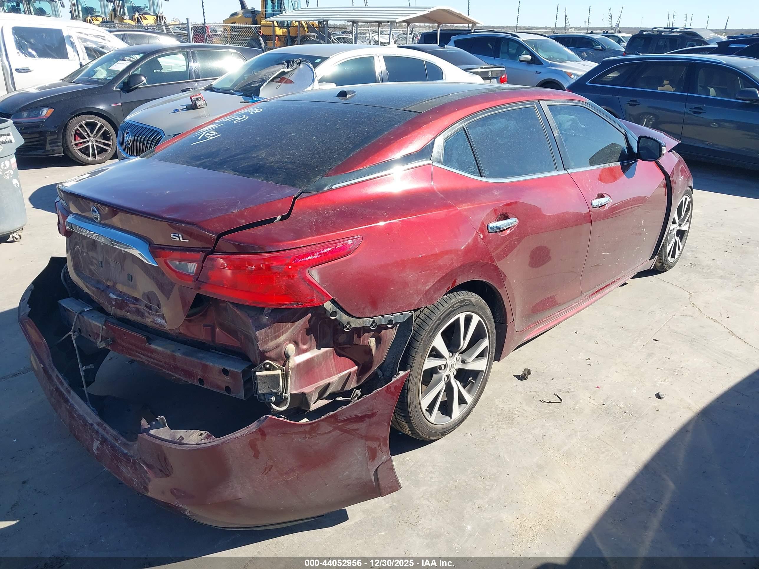 NISSAN MAXIMA image 4