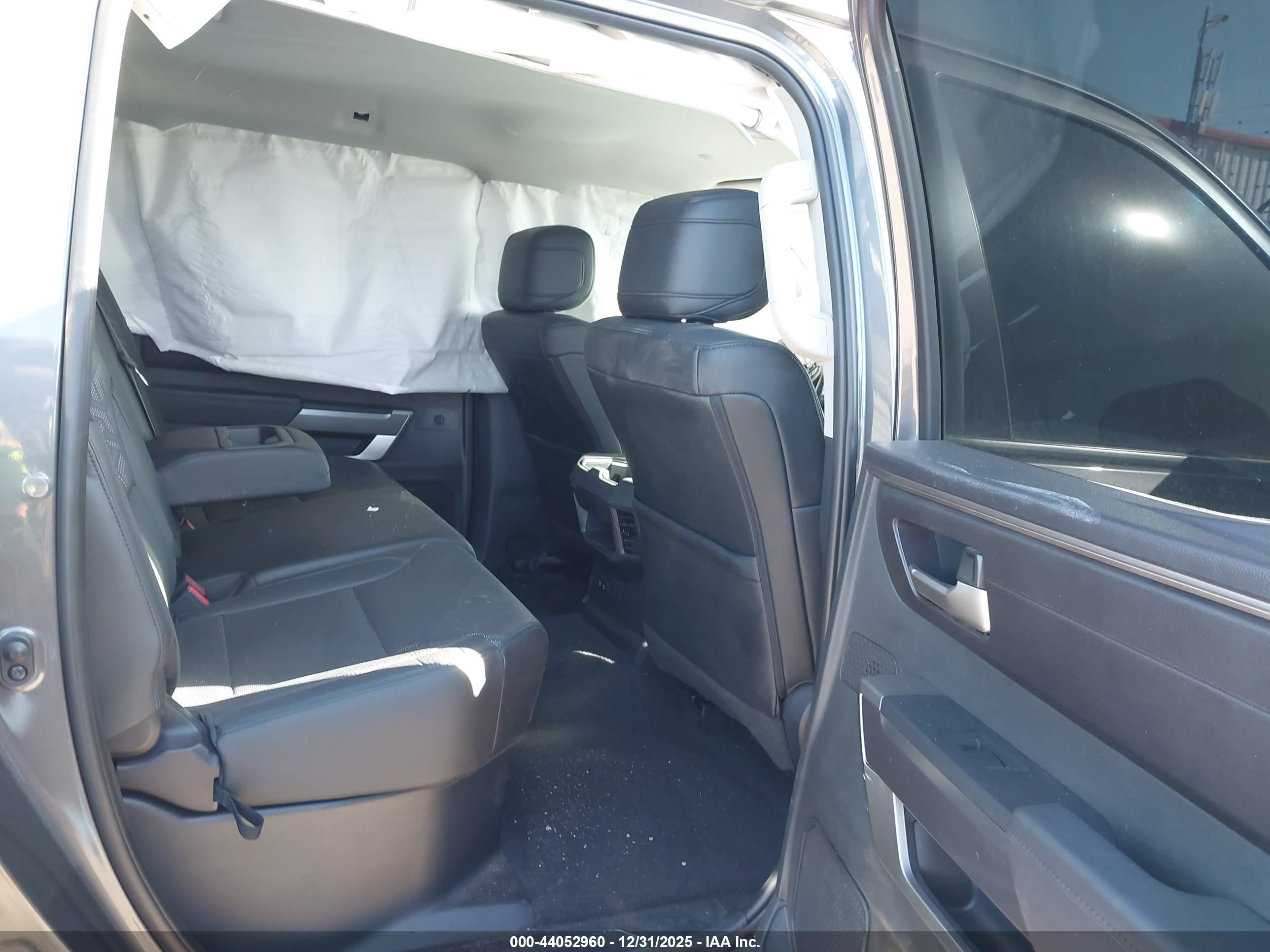 TOYOTA TUNDRA image 8