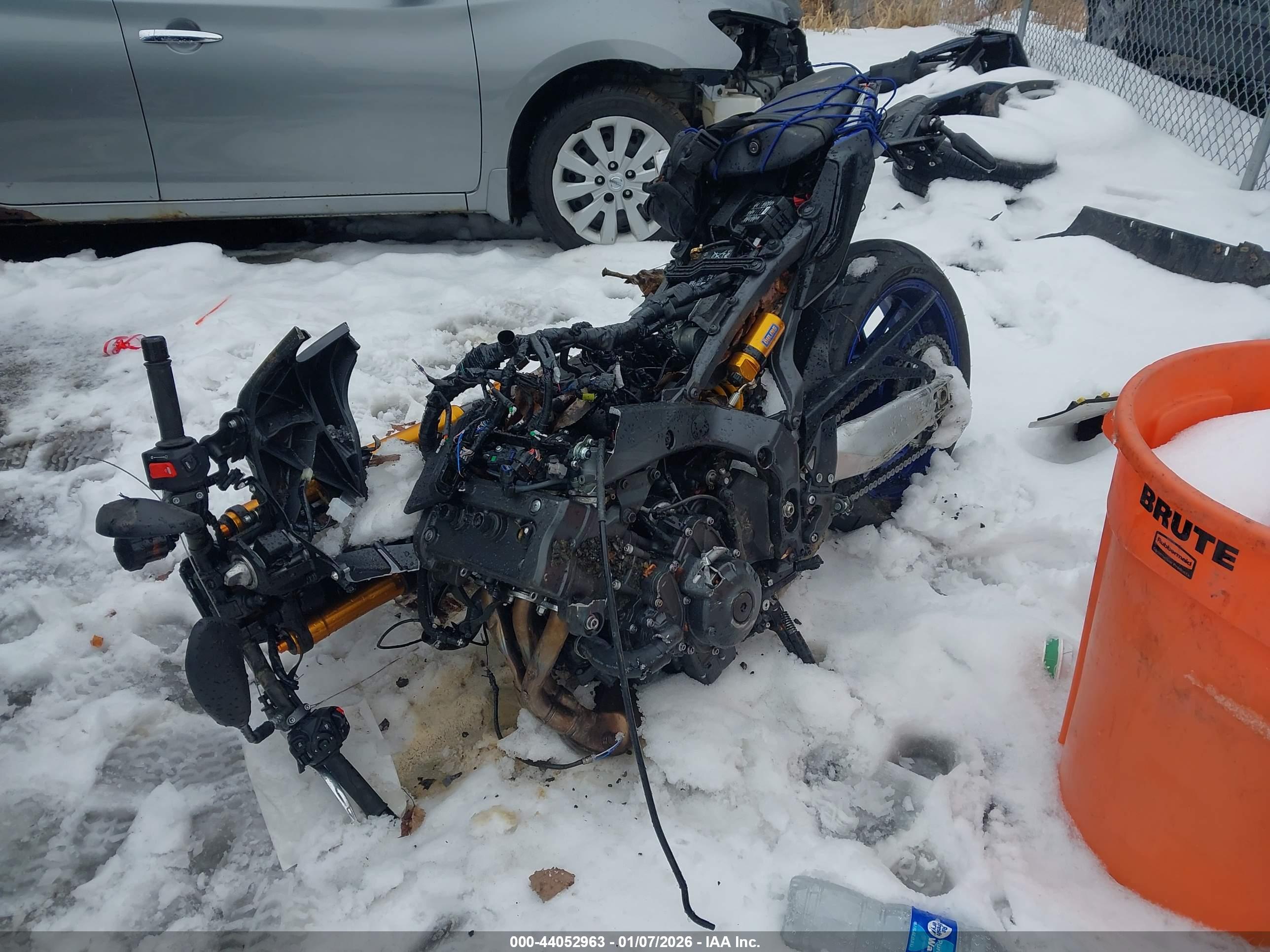 YAMAHA MT09 image 2